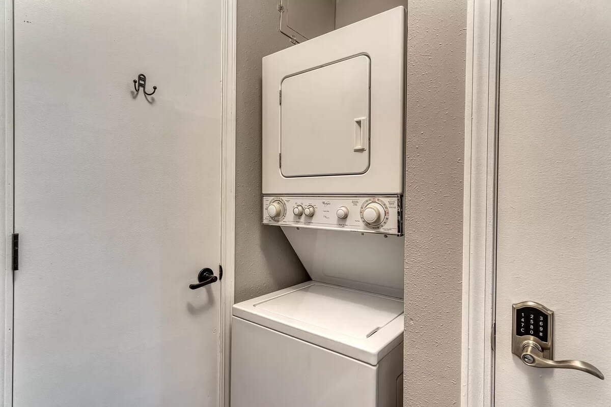 In unit washer and dryer!
