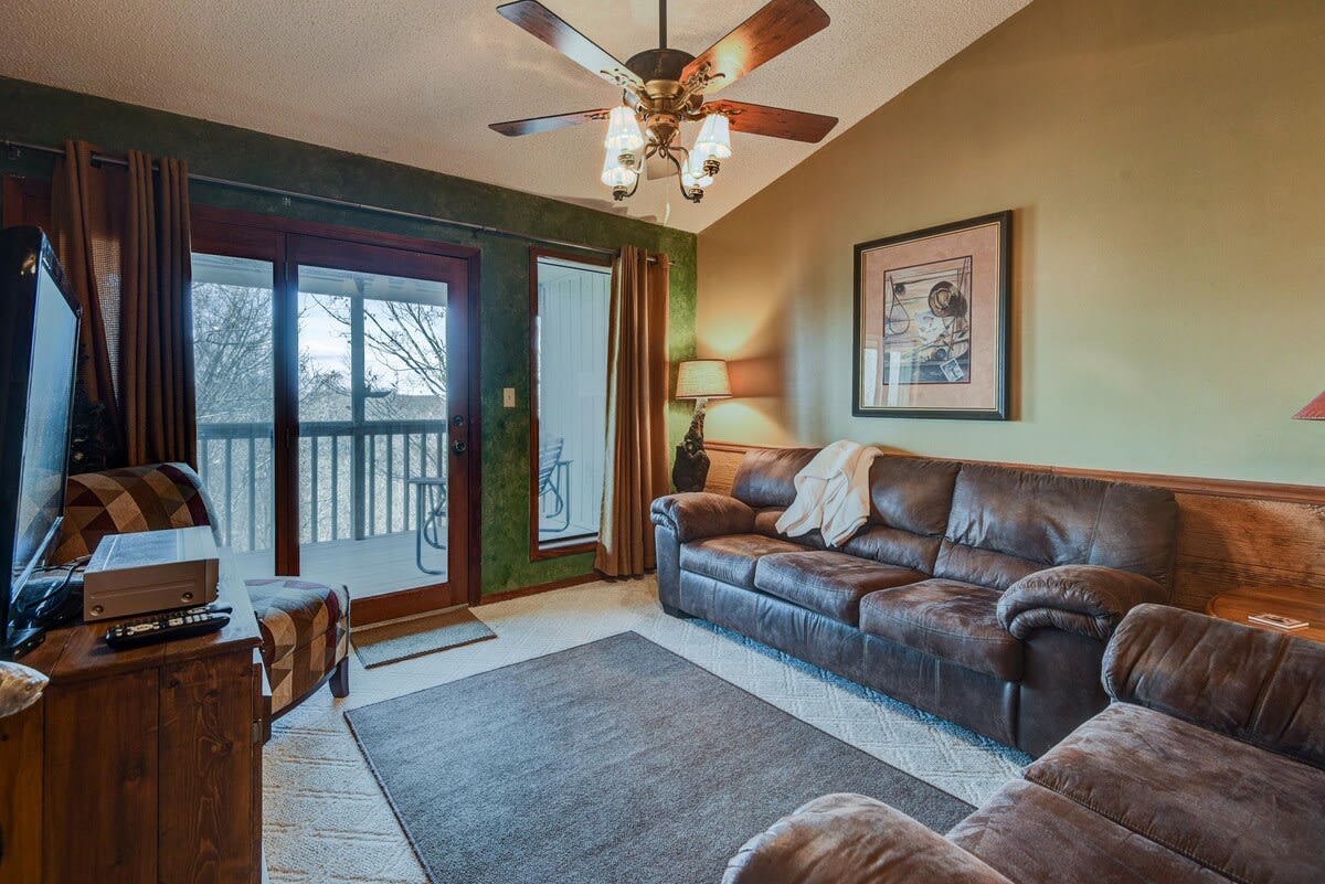 Westcreek Lodge - 2 pools, private lake! — Branson West, MO — vacation rental