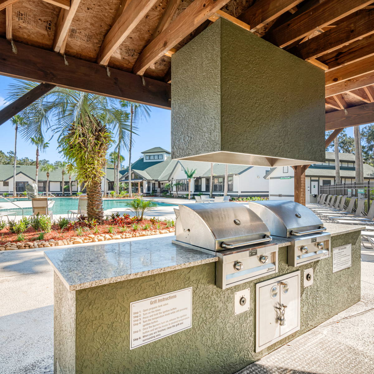 2 MI to USF! Pet Friendly! Pool and Gym!