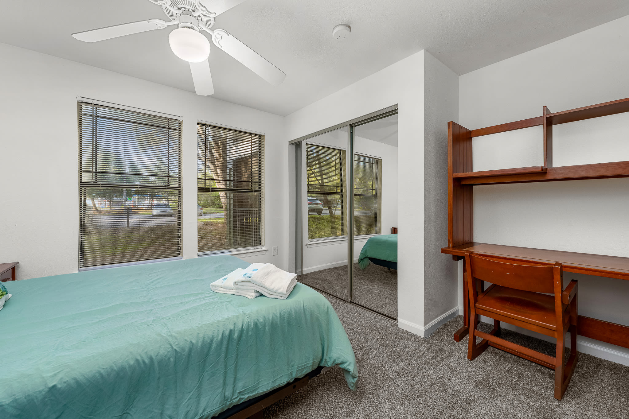 2 MI to USF! Pet Friendly! Pool and Gym!