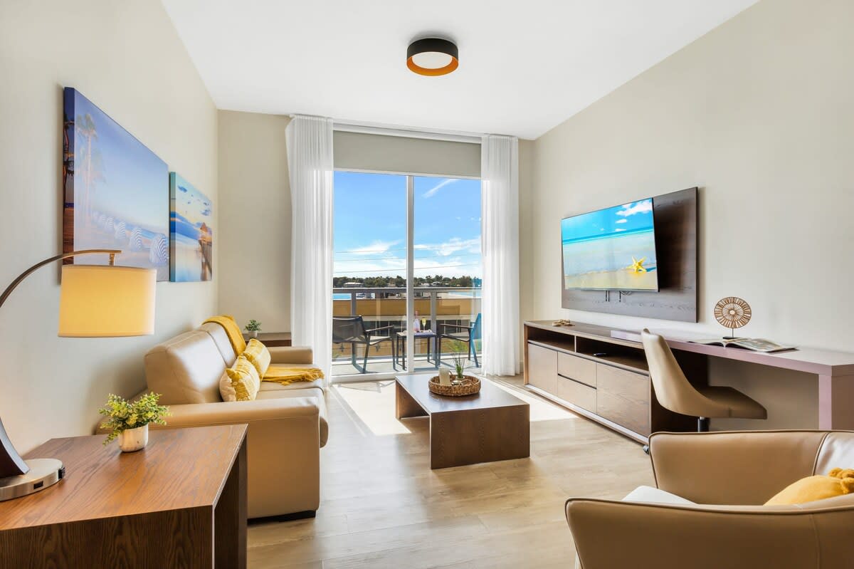Apartment w/amazing pool - Front Bay View Terrace