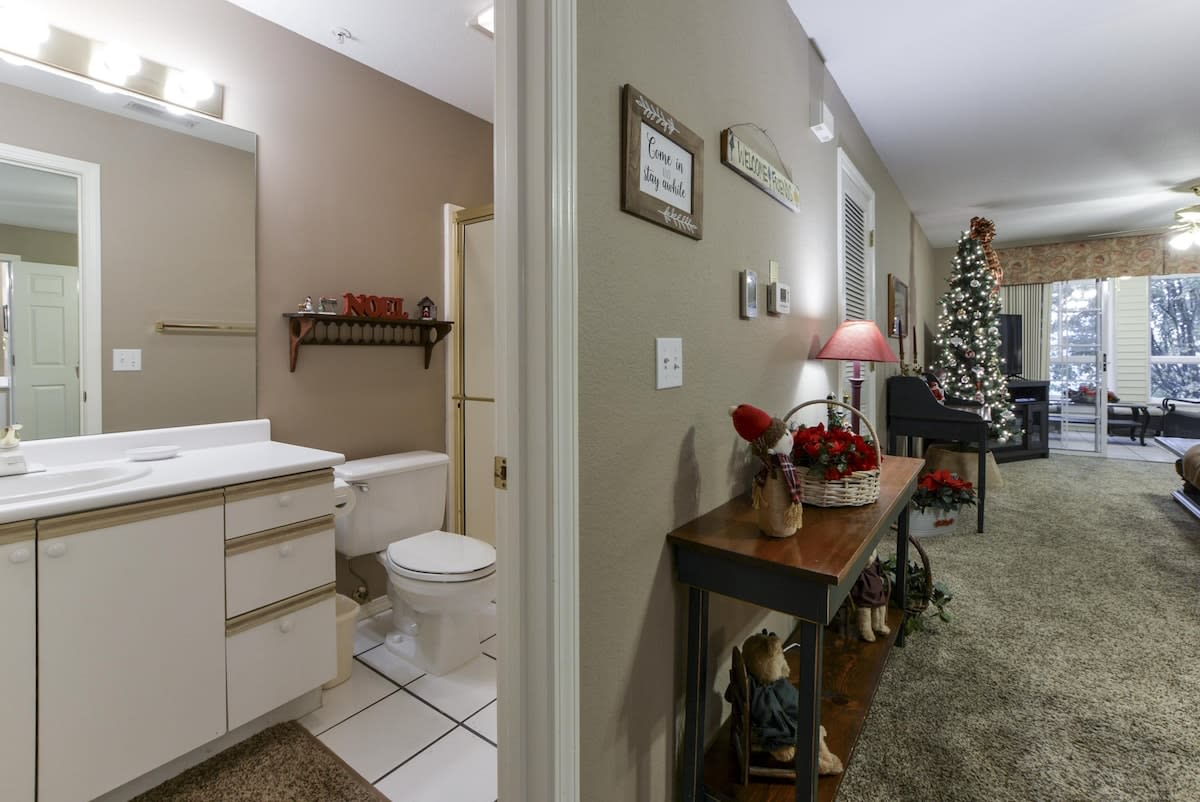 Main shared bathroom - also has secondary door to the guest room.