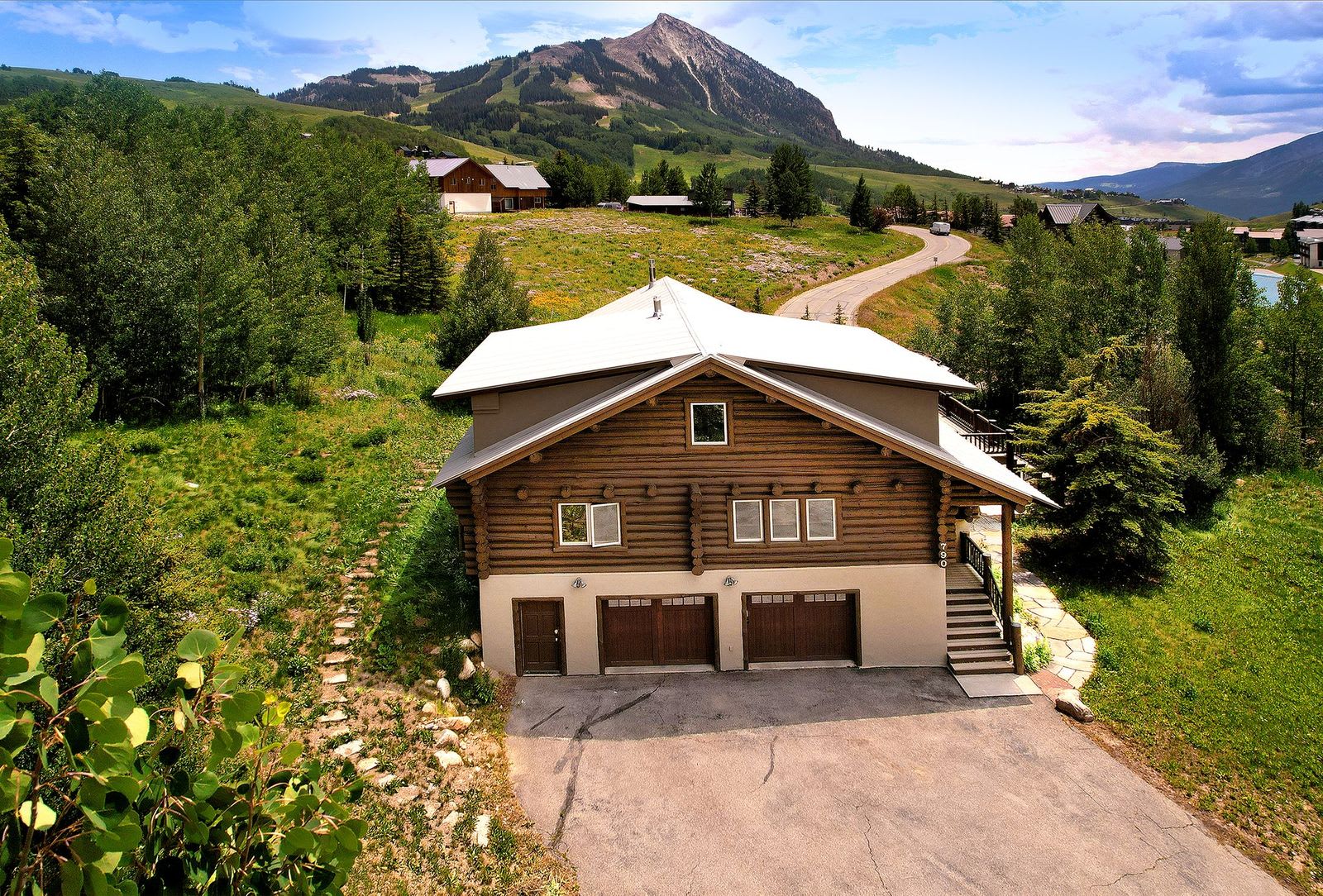 "The Lodge" 5BD/5BA, hot tub, pet friendly! — Mt. Crested Butte, CO — vacation rental