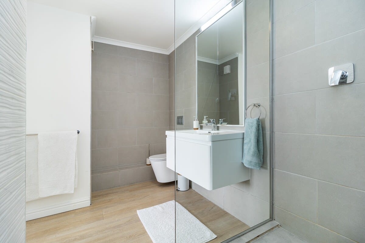 1 Bedroom Apartment, The Centurion, Seapoint, Cape Town, South Africa  - Picture 13