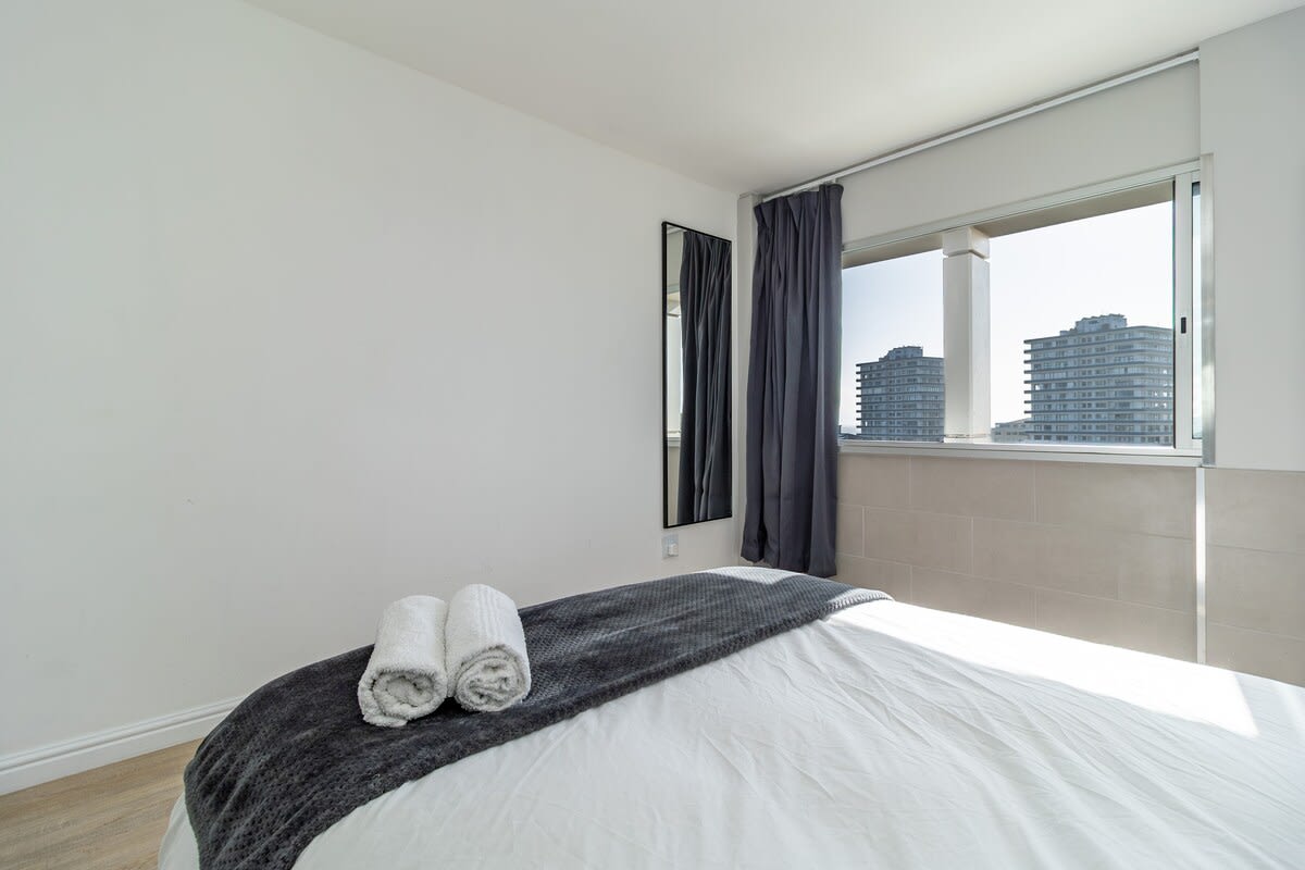 1 Bedroom Apartment, The Centurion, Seapoint, Cape Town, South Africa  - Picture 12