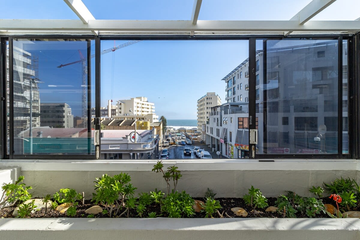 1 Bedroom Apartment, The Centurion, Seapoint, Cape Town, South Africa  - Picture 19