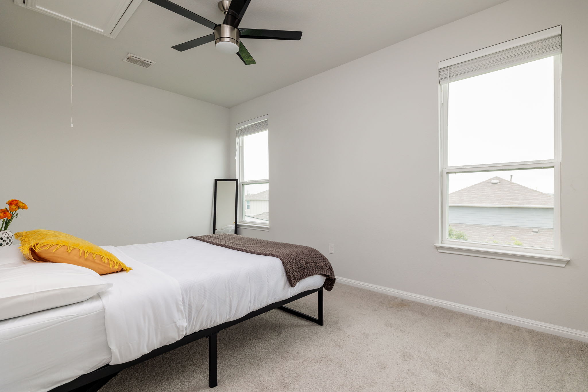 3BR, King Bed, Walk In Shower | The Grove