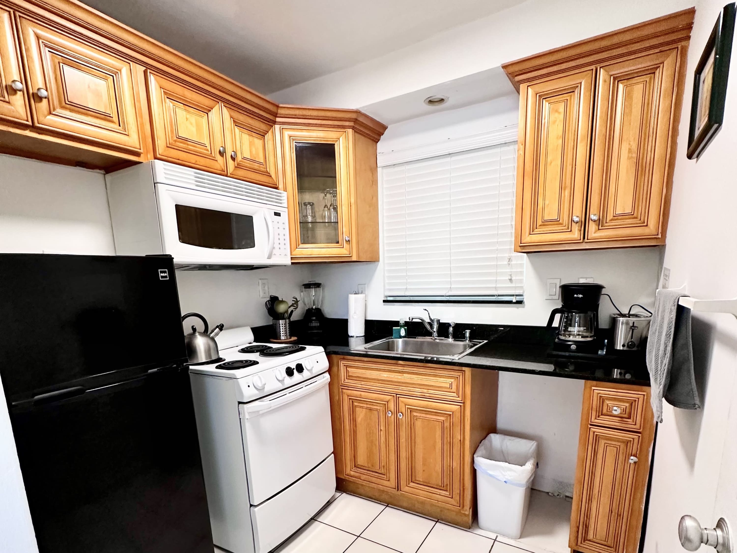Southwinds #2 for 3, King Studio for 3 w/ Kitchen - Picture 11