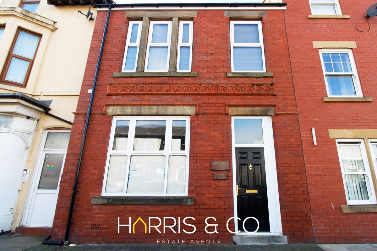 Roundtree & Berry - Fleetwood in North Albert Street 33 FY7 6AJ - Property image 3 - VivreStays