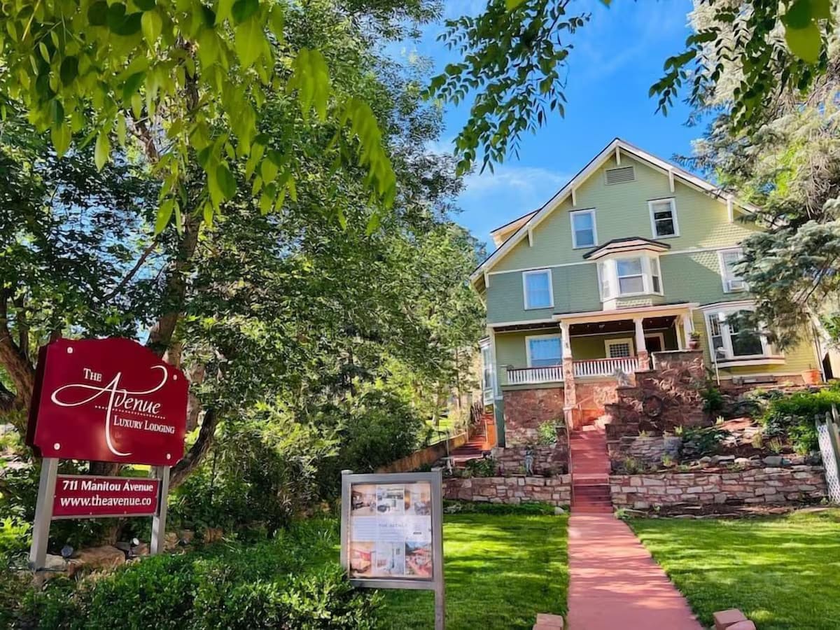The Avenue! Historic Mansion in DT Manitou Springs — Manitou Springs, CO — vacation rental
