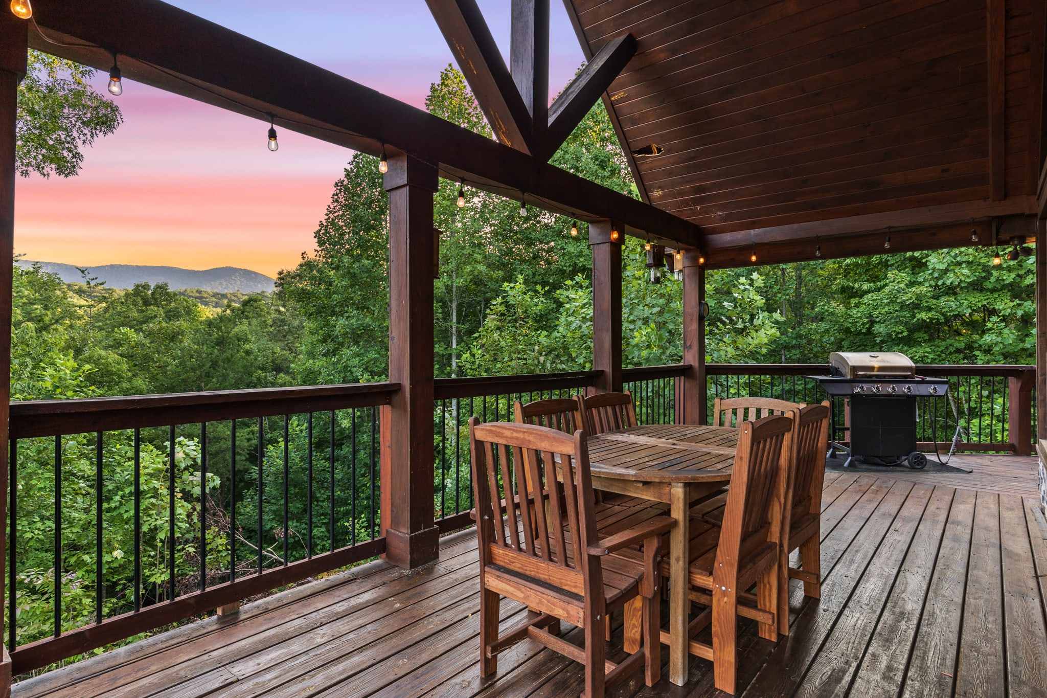 Mountain Views~ Hot Tub&Pool Table~ FirePit~ Games — Epworth, GA — vacation rental