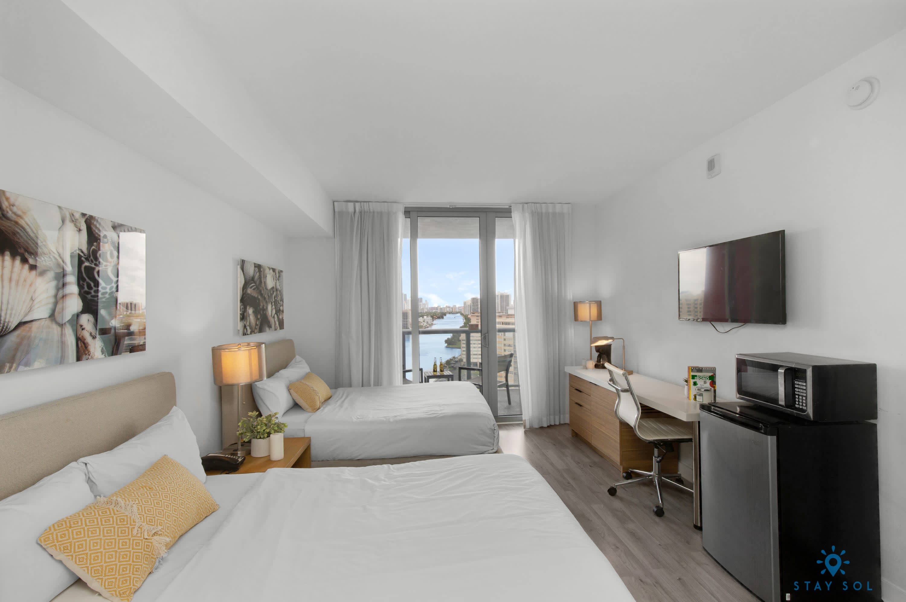 Cozy Studio / Balcony + Pool & Amenities — Hallandale Beach, FL — vacation rental