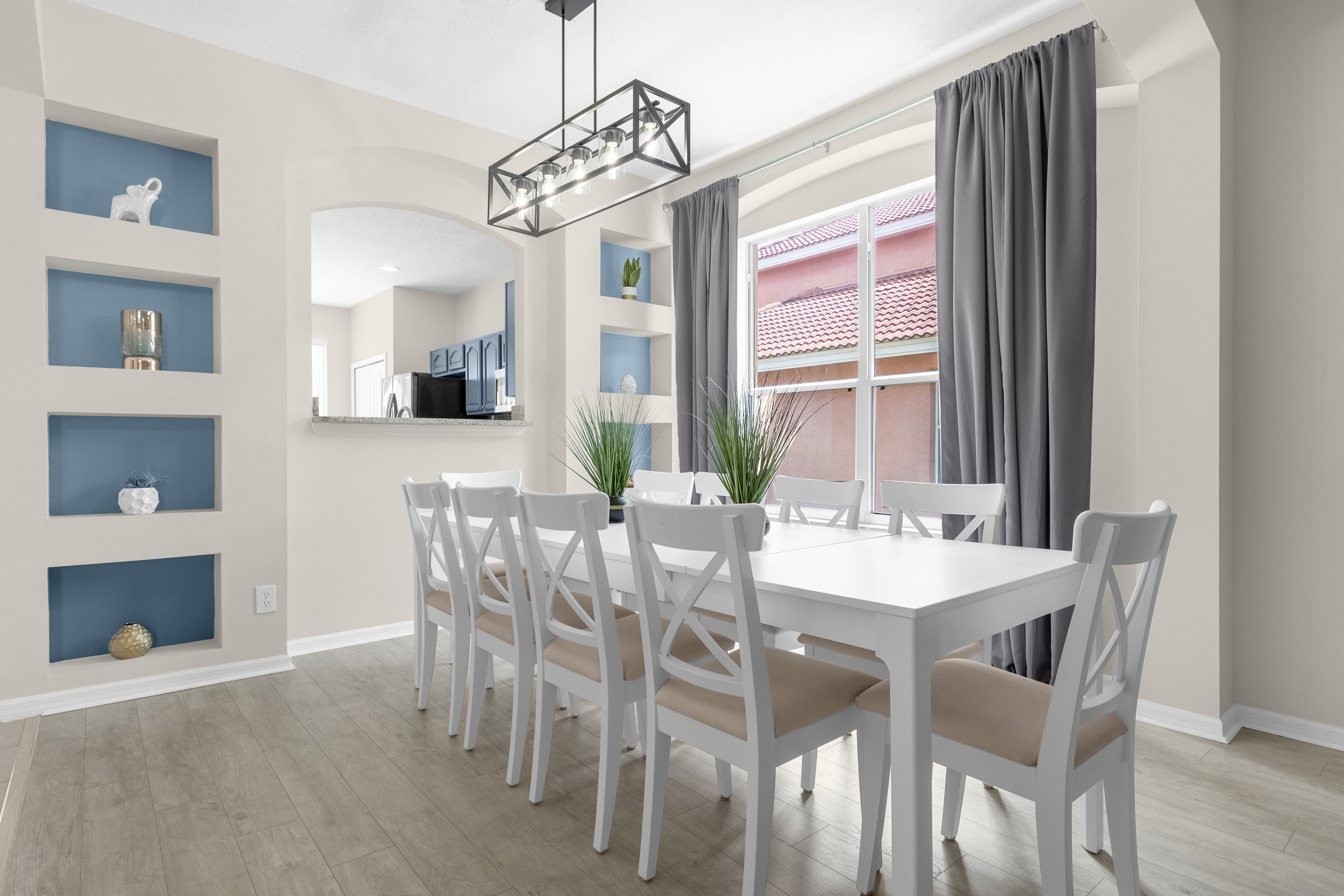 Large capacity formal dining table