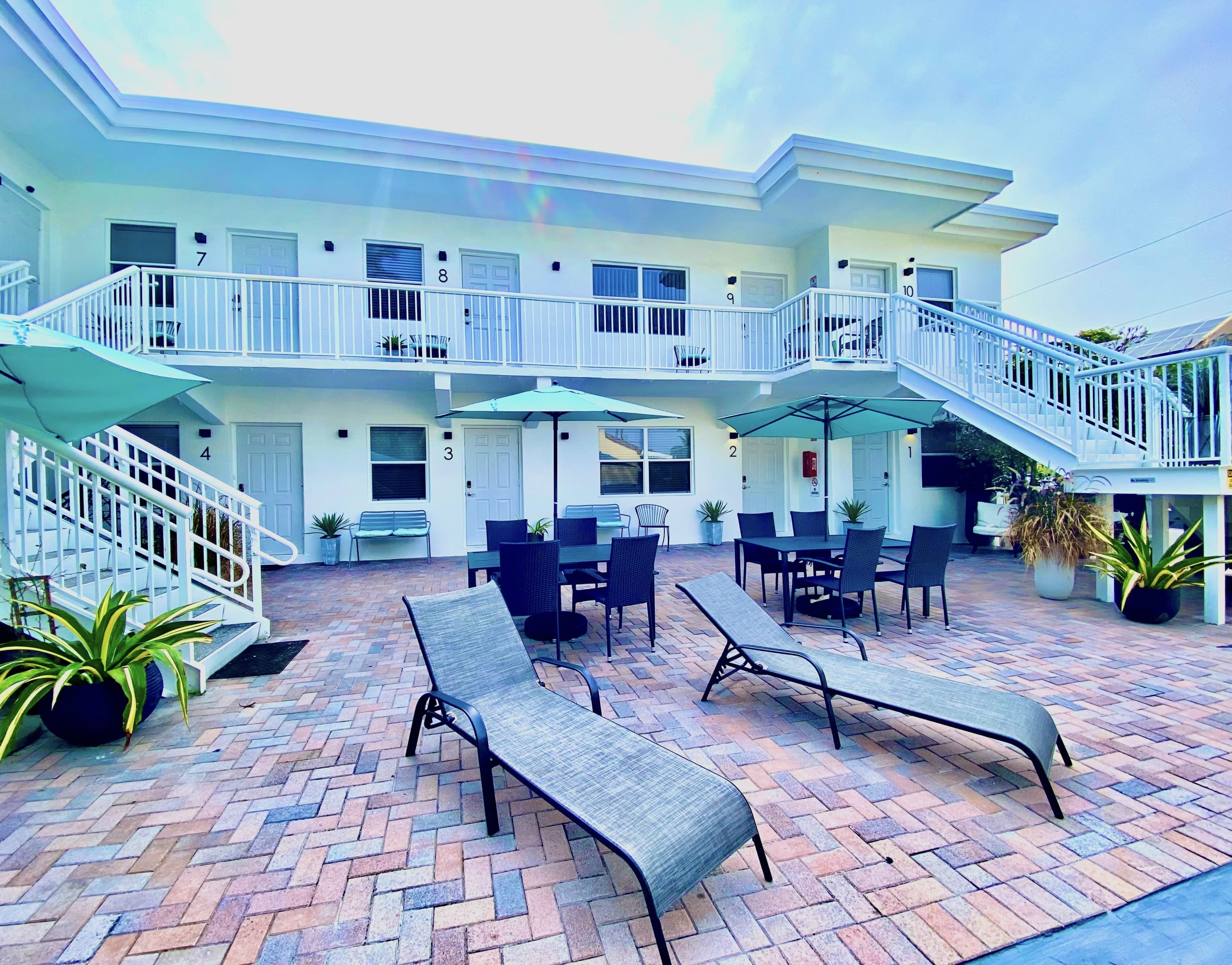 Southwinds #3 for 2, Queen Studio, Steps to Beach