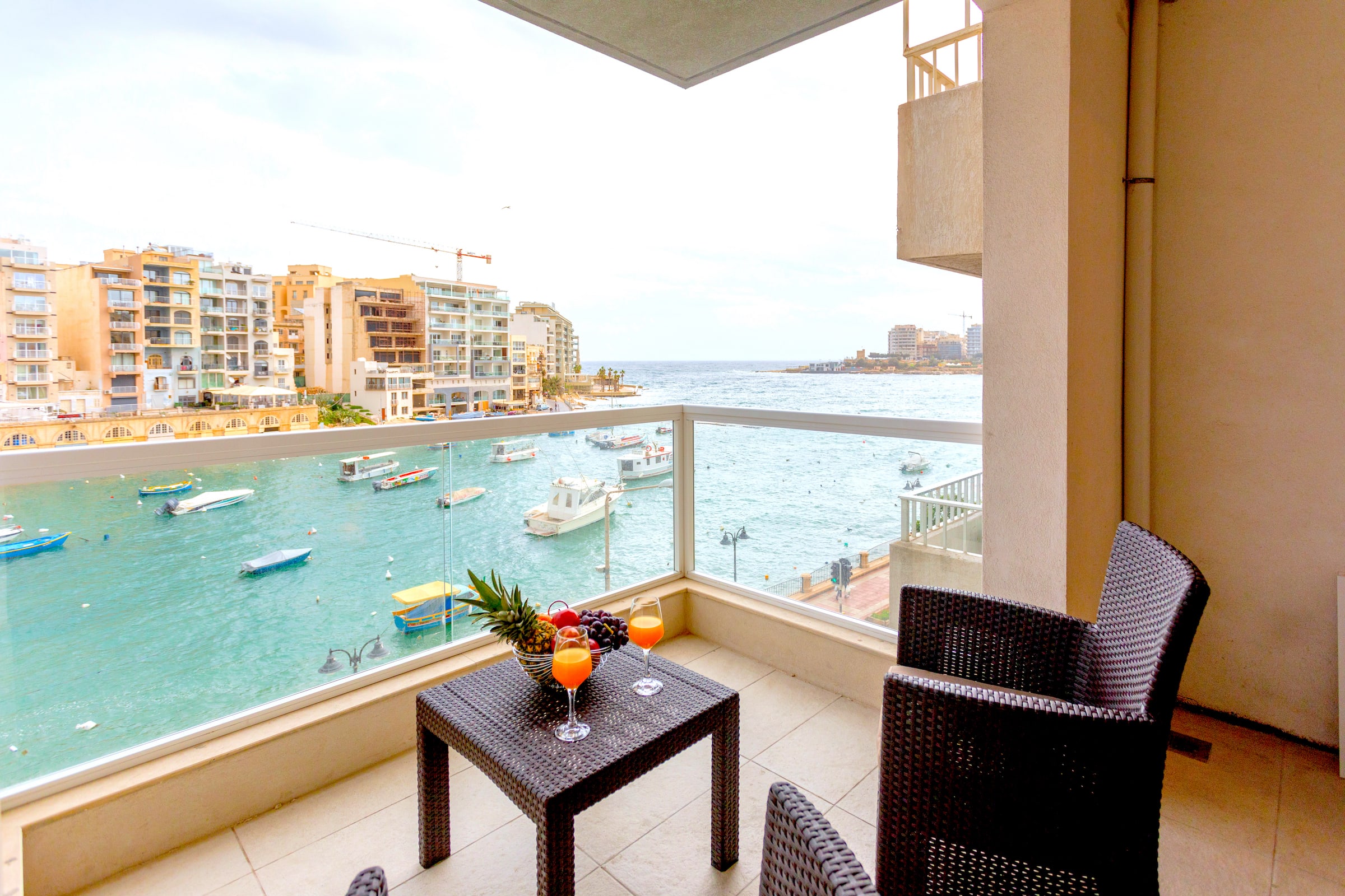 Spinola Bay 2BR flat with Sea Views & Terrace - Picture 1