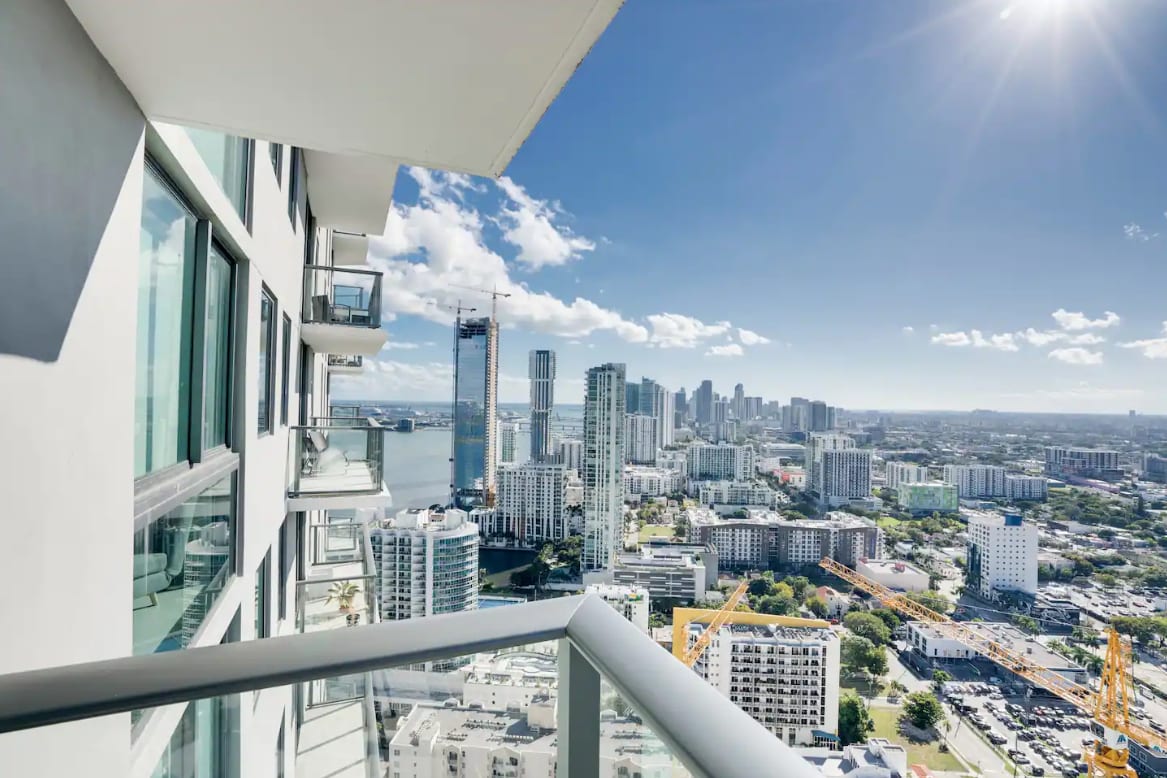 Miami Paraiso- Rooftop pool, views, prime location - Photo 1