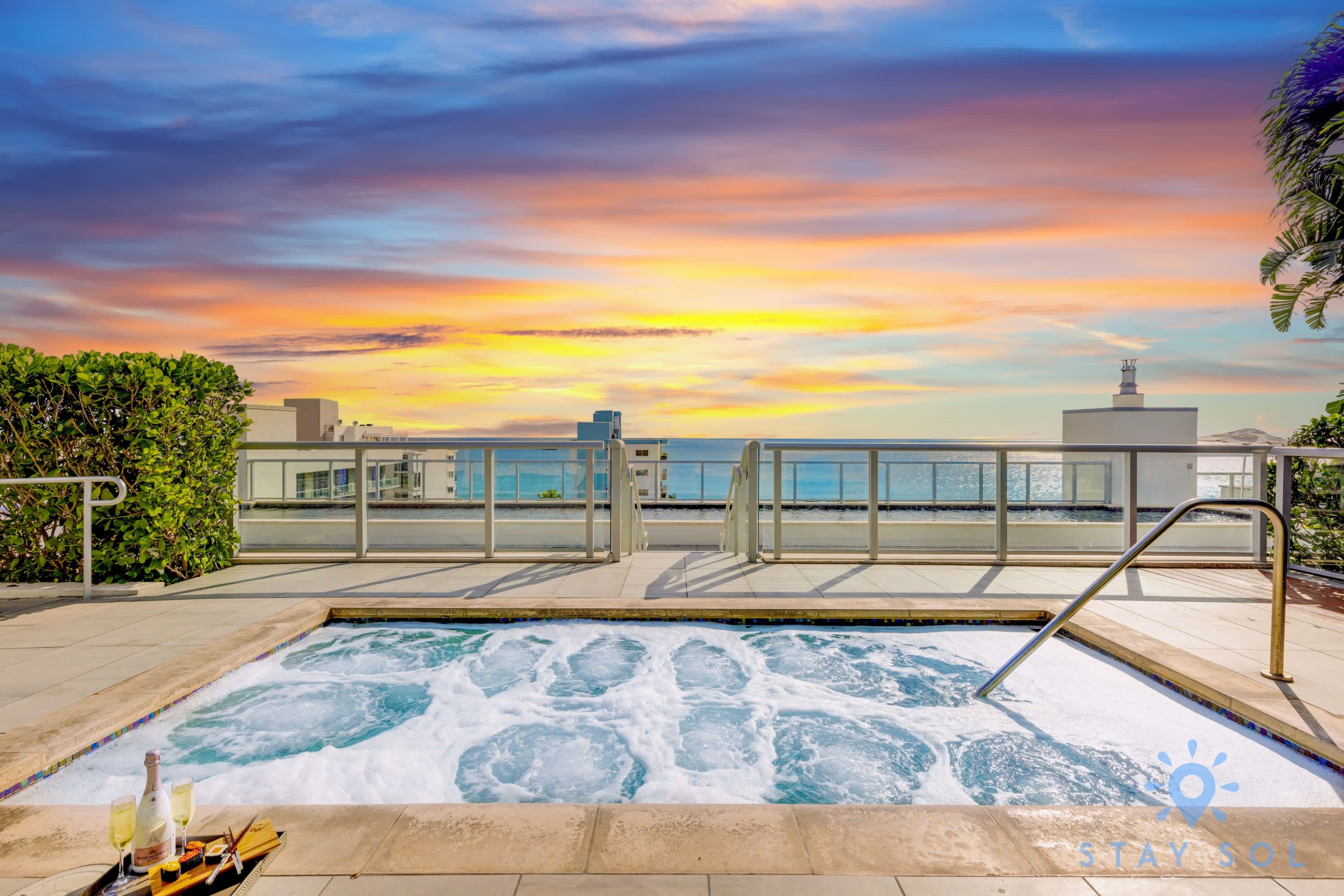Apartment w/ pool and gym-Steps from H.Boardwalk