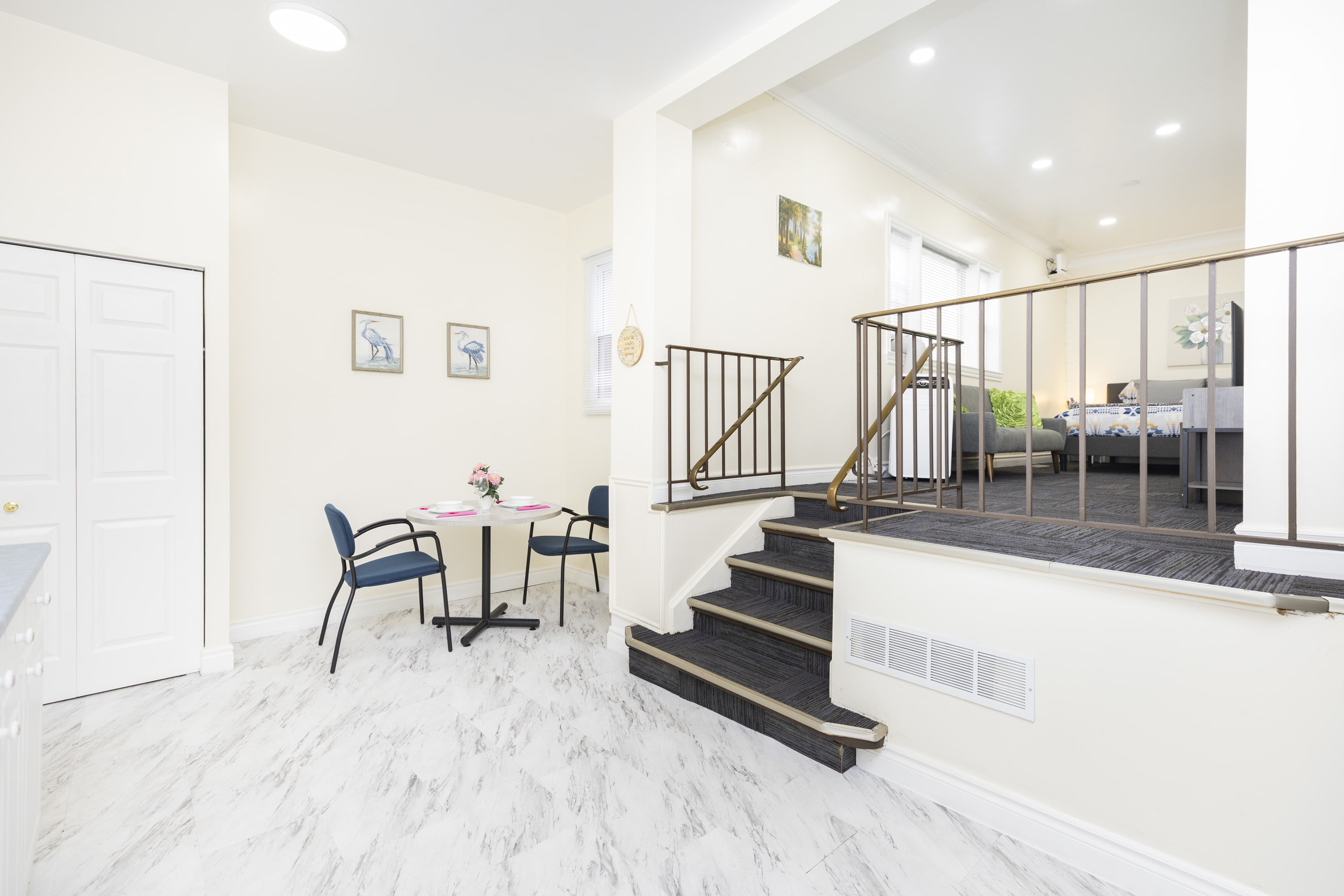 Pet Friendly Apartment Unit in Chinatown | Photo 3