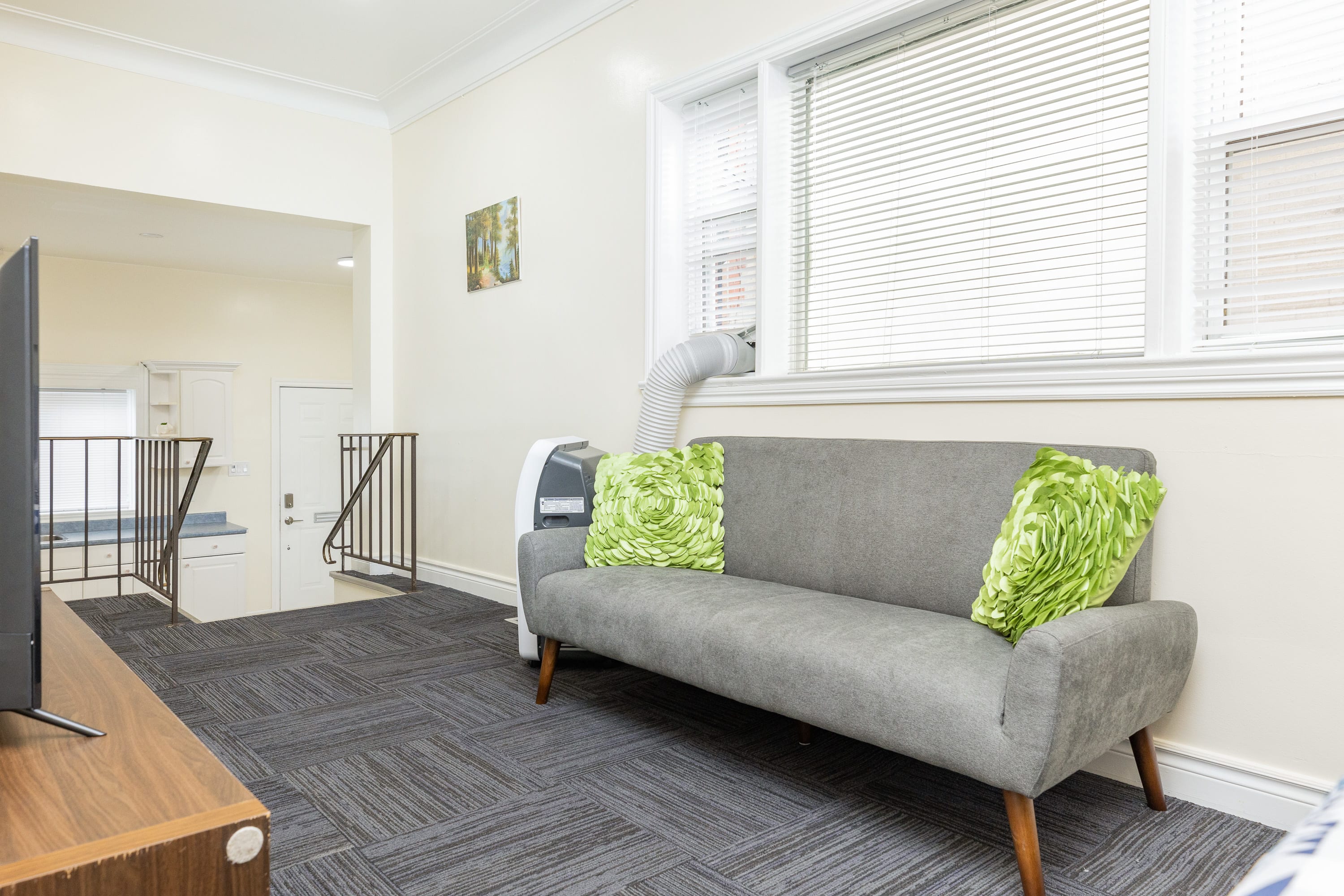 Pet Friendly Apartment Unit in Chinatown | Photo 11