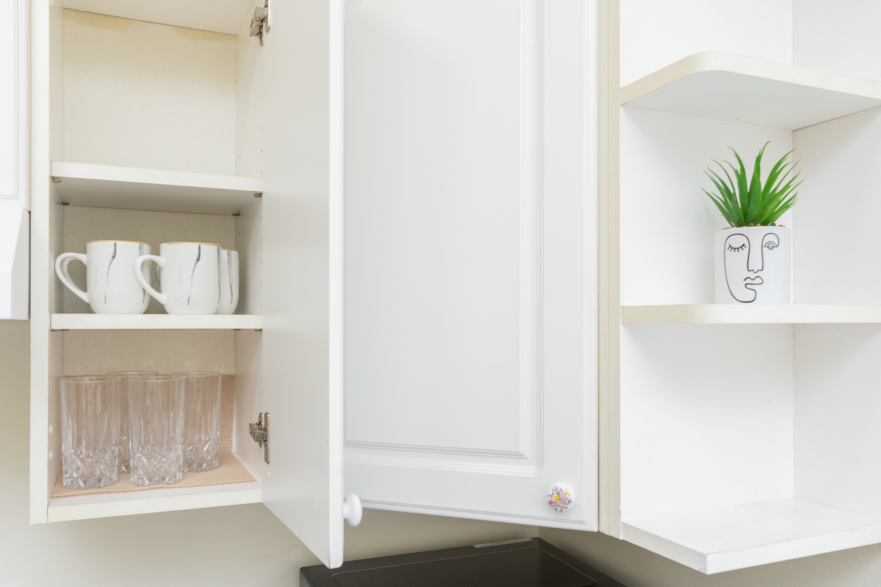 Pet Friendly Apartment Unit in Chinatown | Photo 15