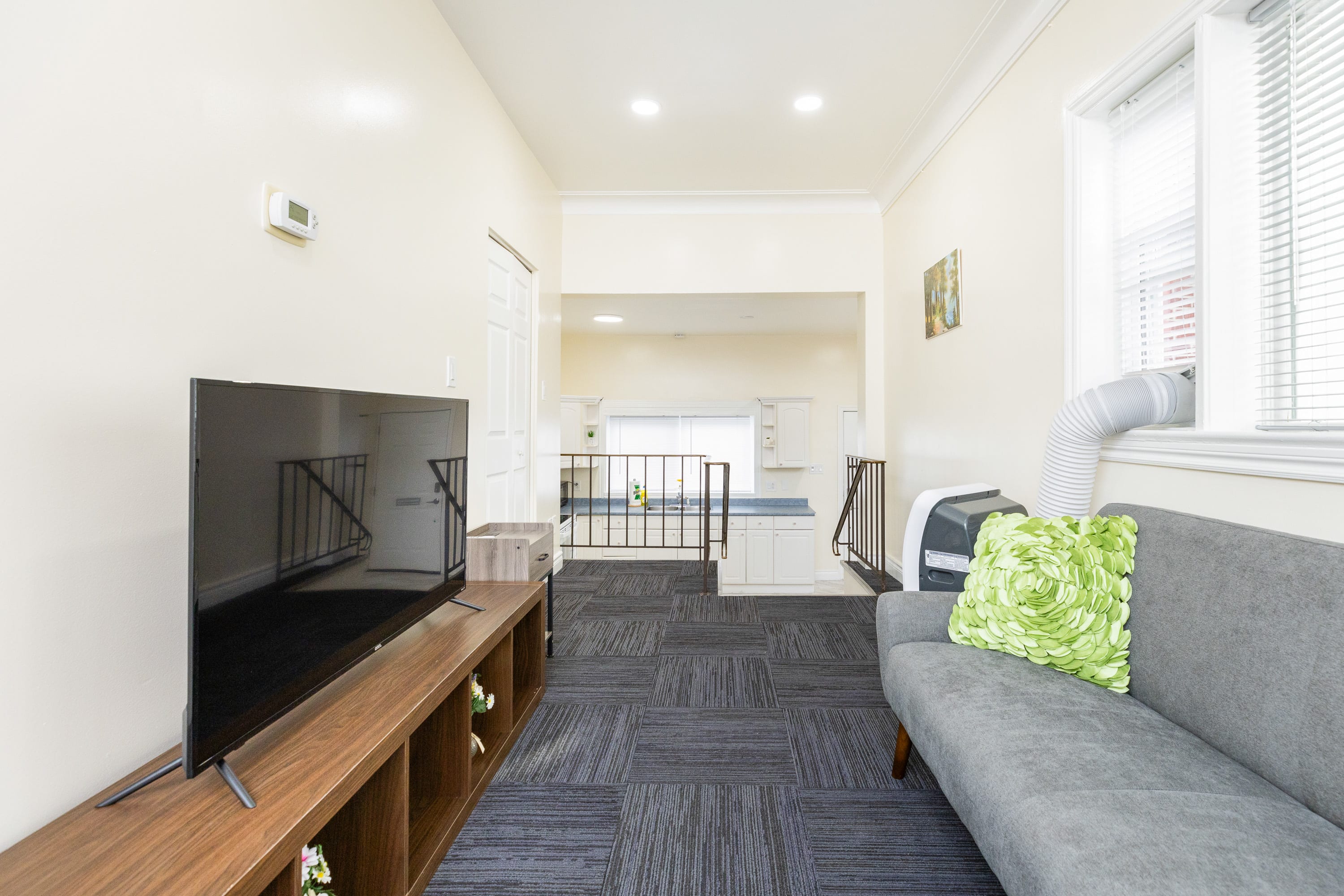Pet Friendly Apartment Unit in Chinatown | Photo 19