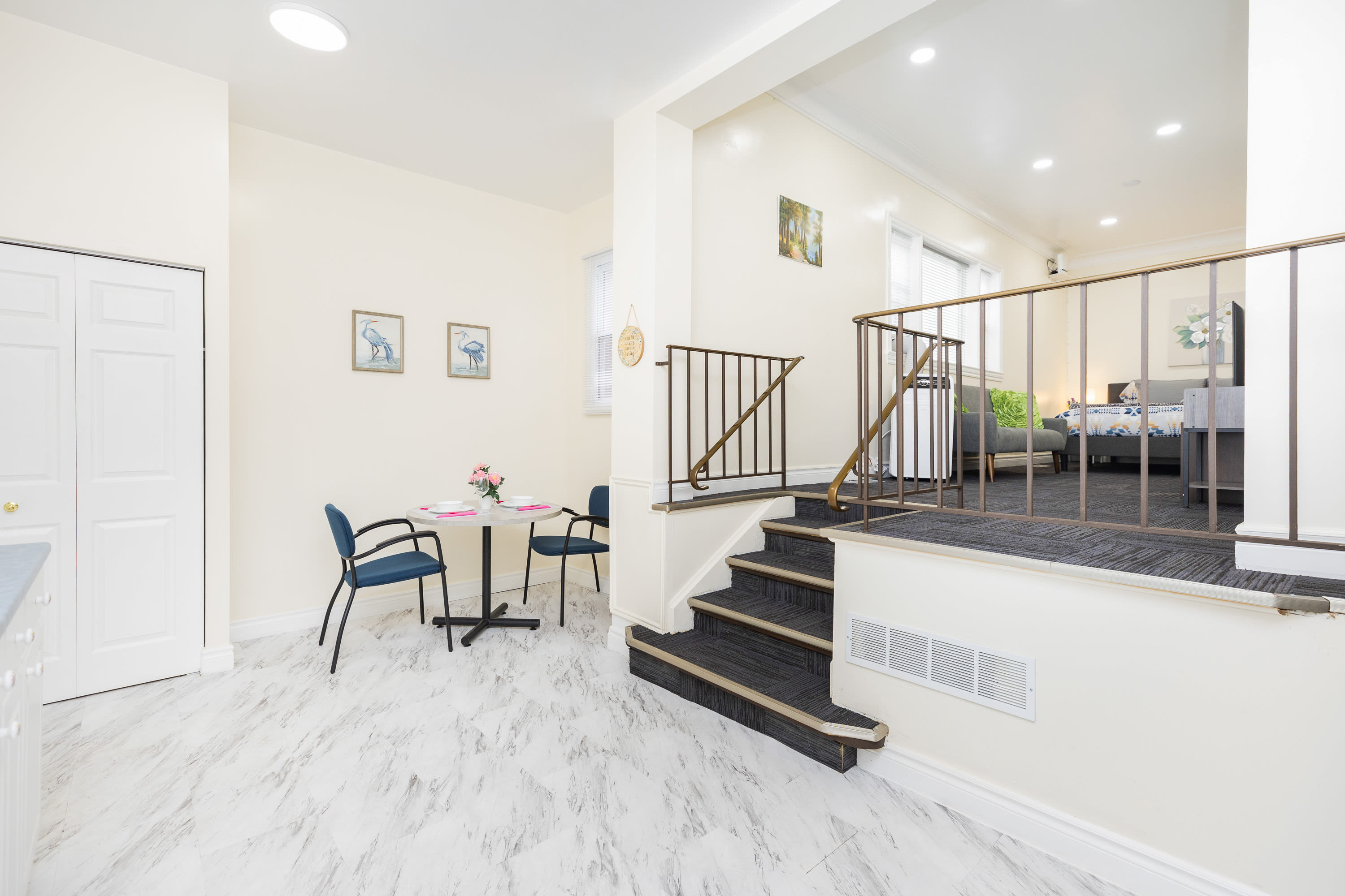 Pet Friendly Apartment Unit in Chinatown | Photo 17