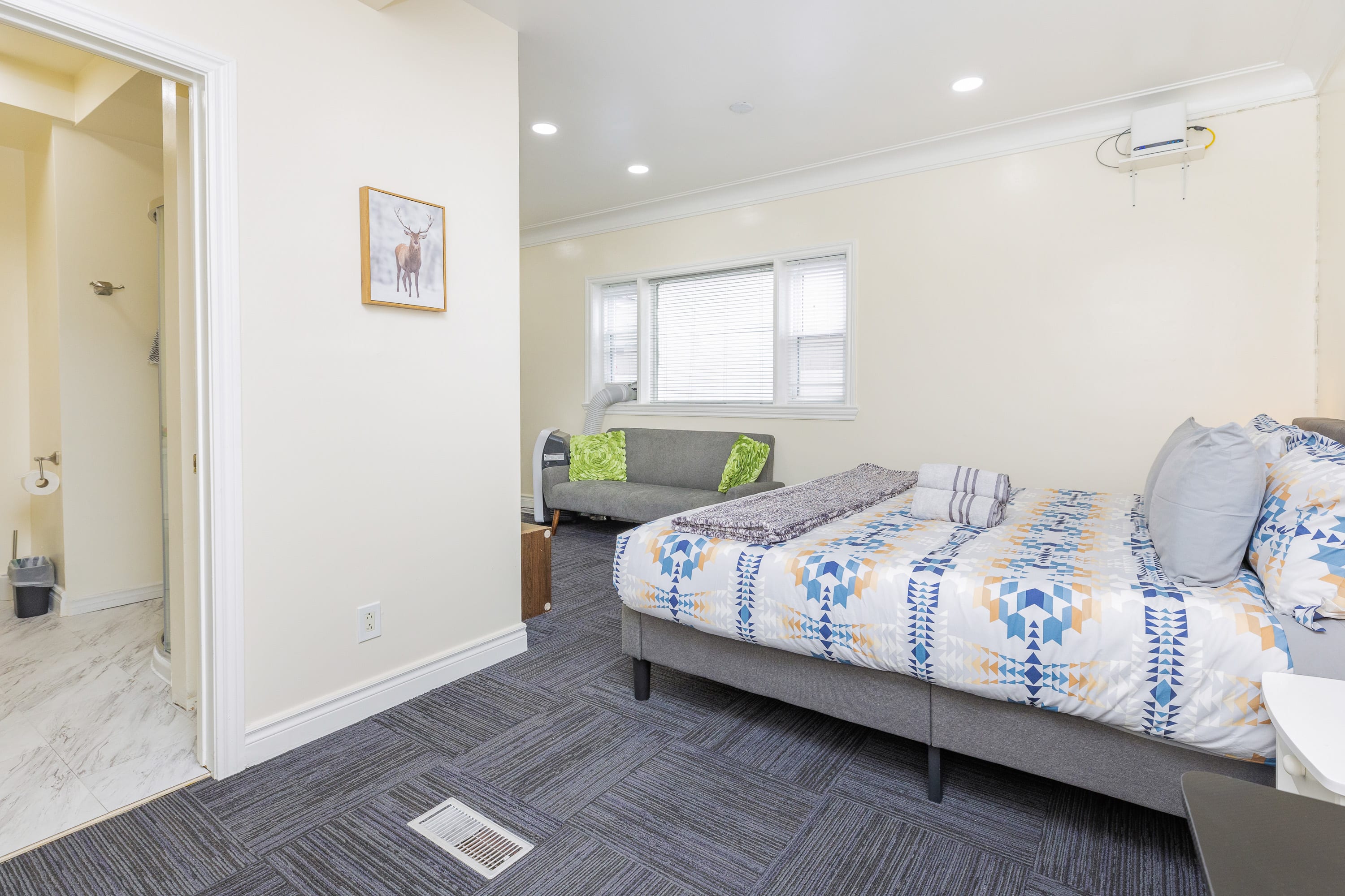 Pet Friendly Apartment Unit in Chinatown | Photo 21