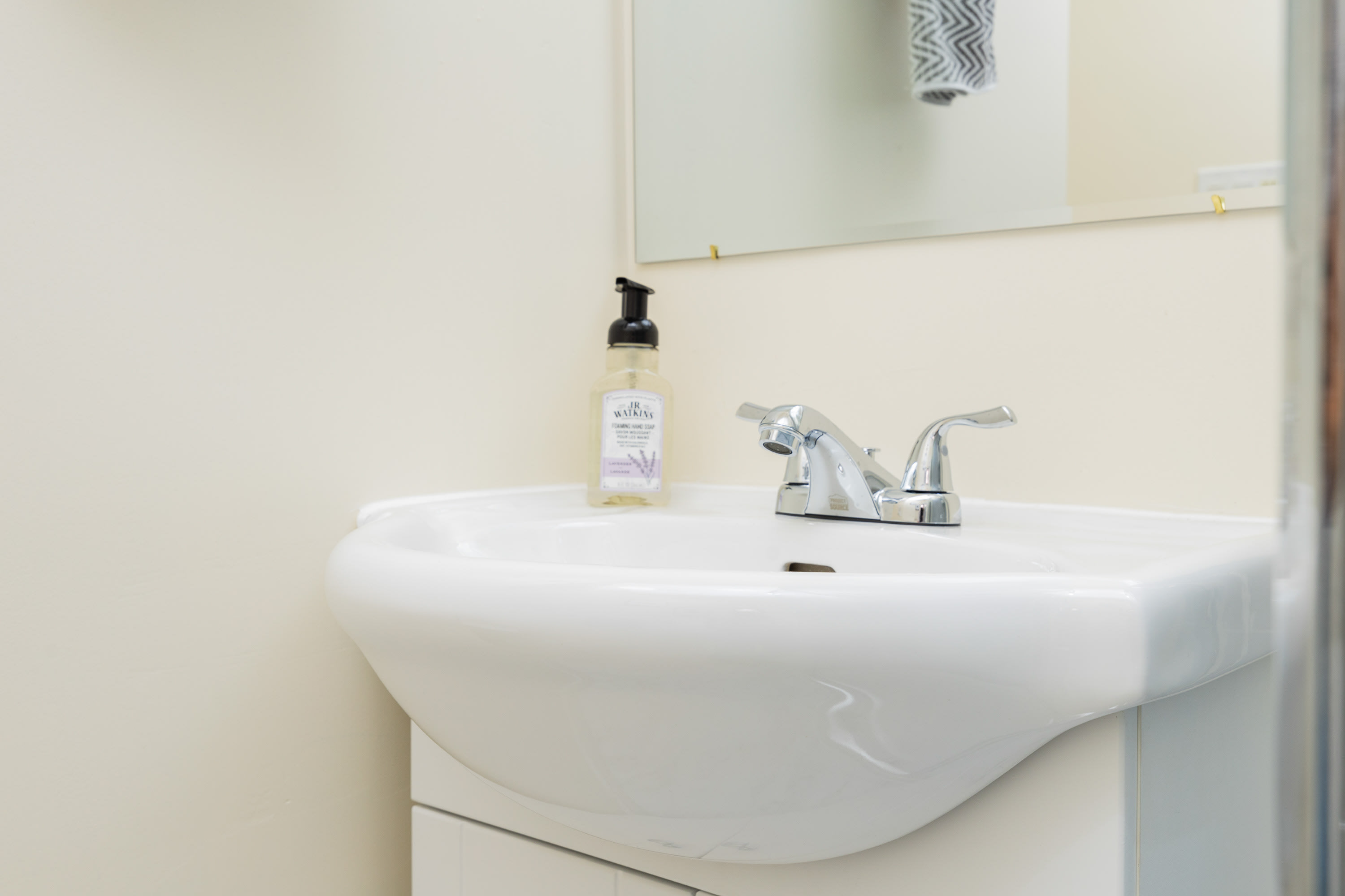 Pet Friendly Apartment Unit in Chinatown | Photo 24