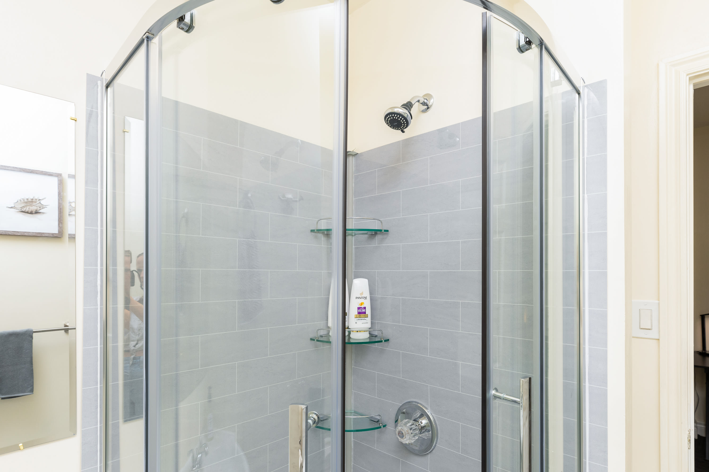 Pet Friendly Apartment Unit in Chinatown | Photo 23