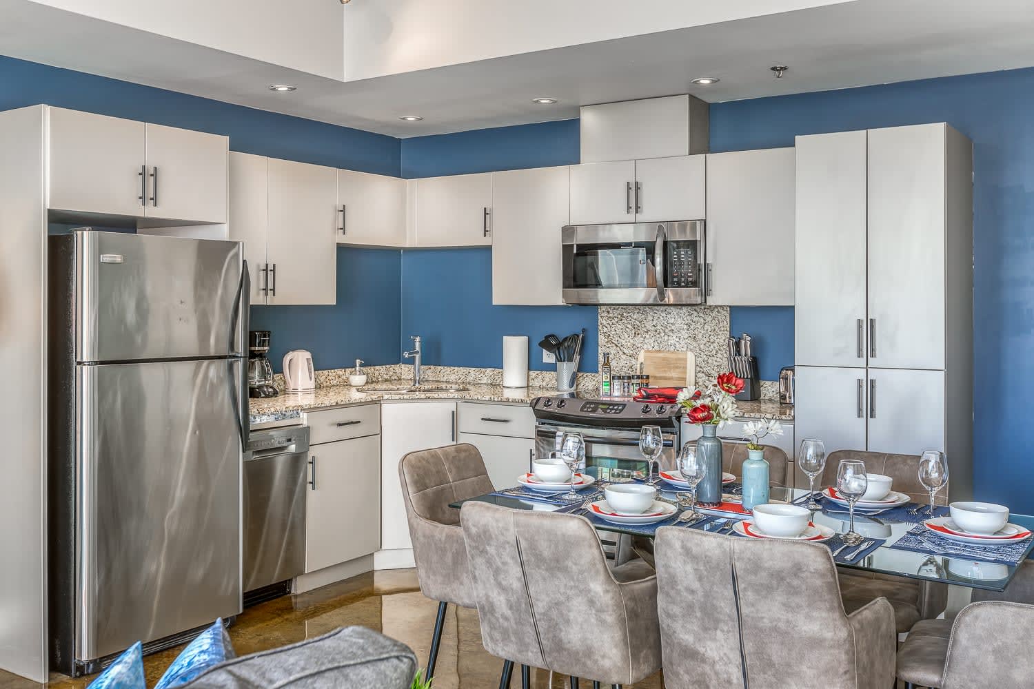 Stylish Condo with Balcony in Downtown Calgary 7