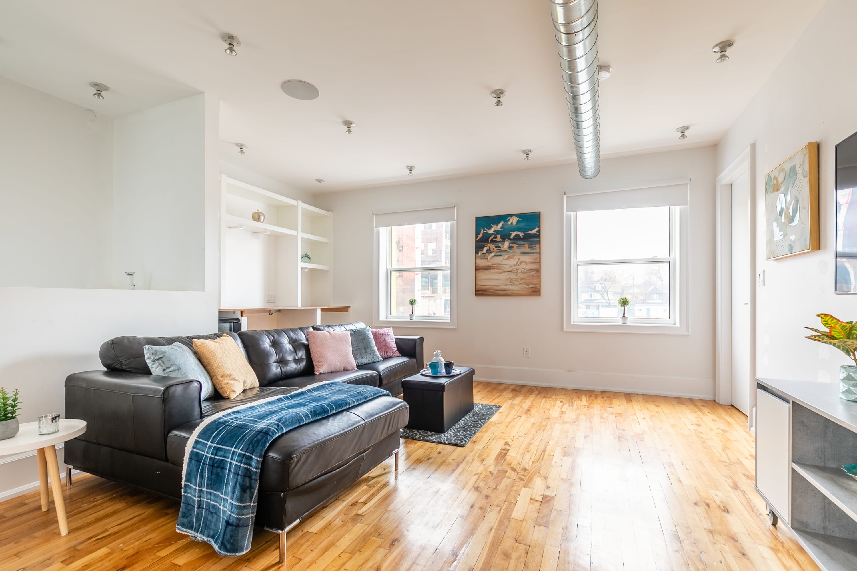 Modern Pet Friendly Condo in Leslieville