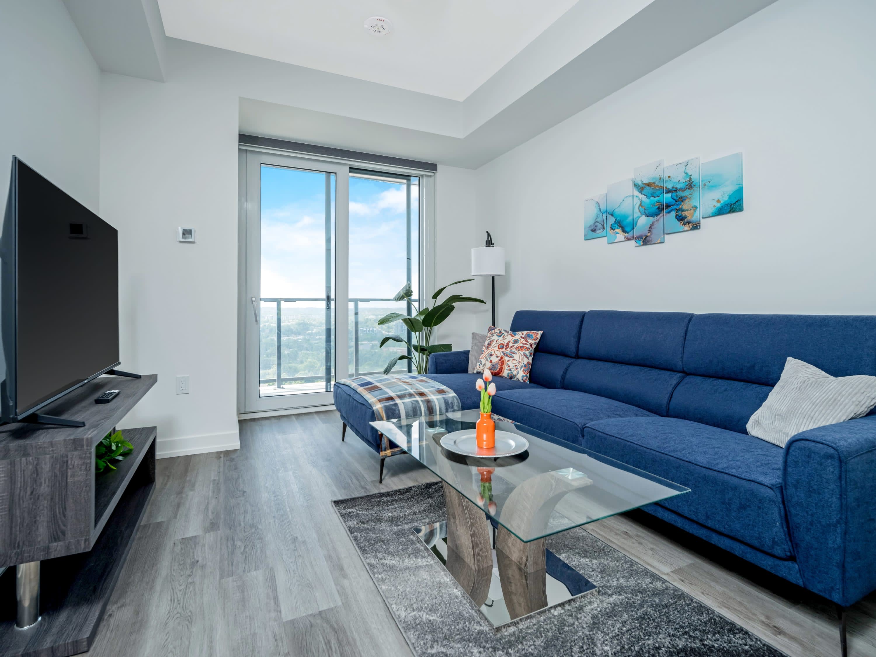 Modern 1BR Condo King bed Cityscape Views