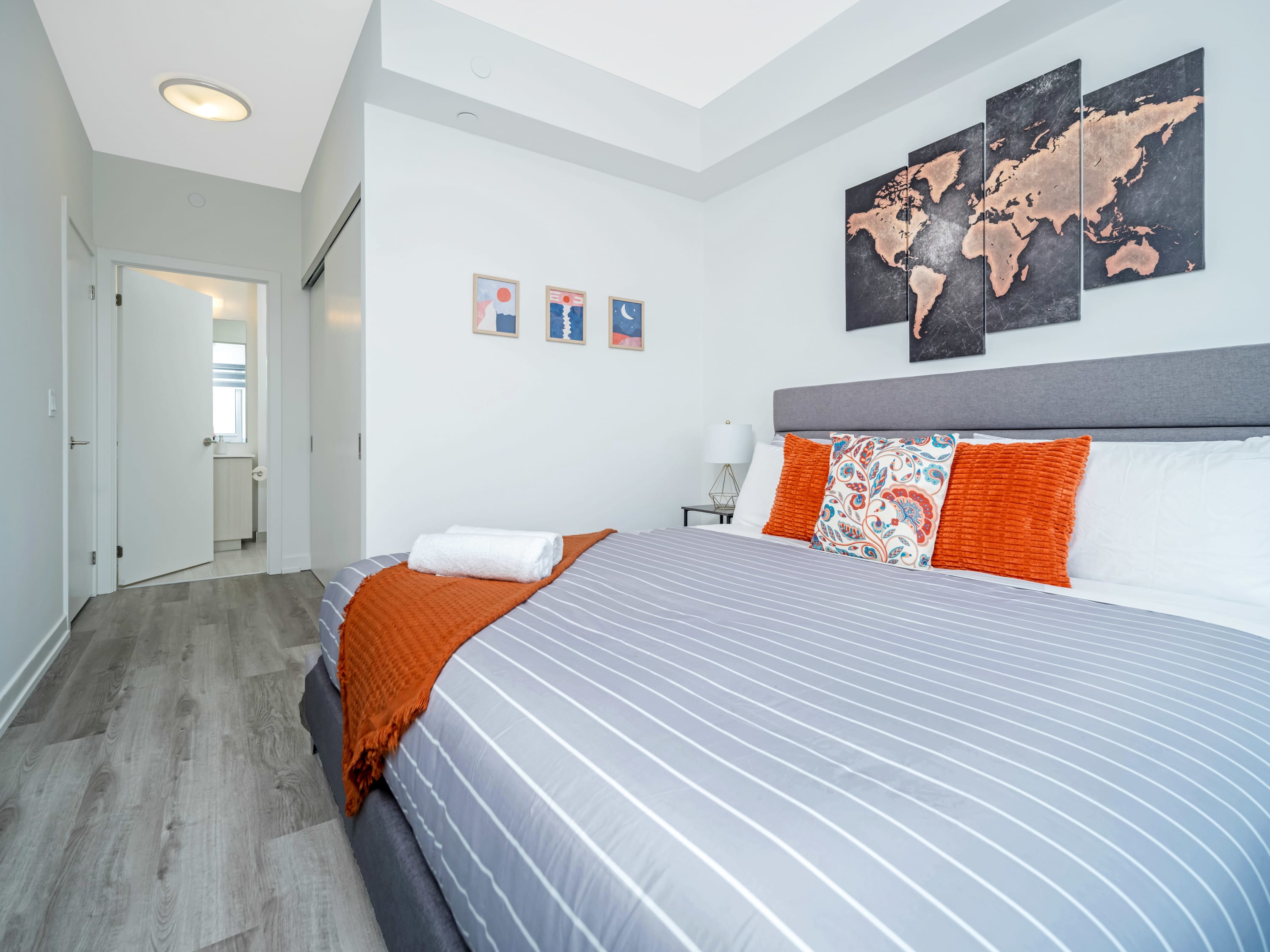 King Size Bedroom with En-Suite Bathroom