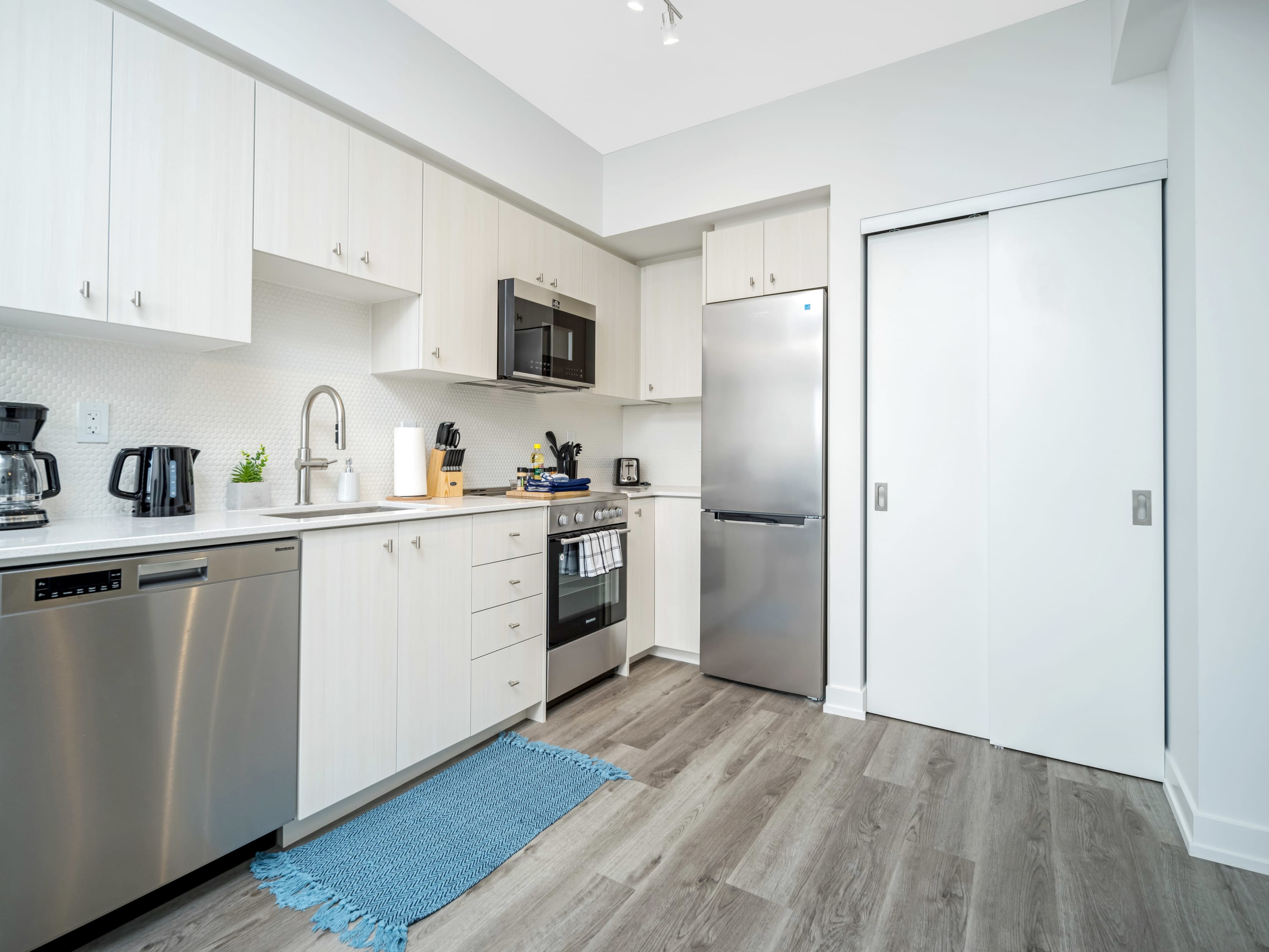 Modern Open-Plan Kitchen 