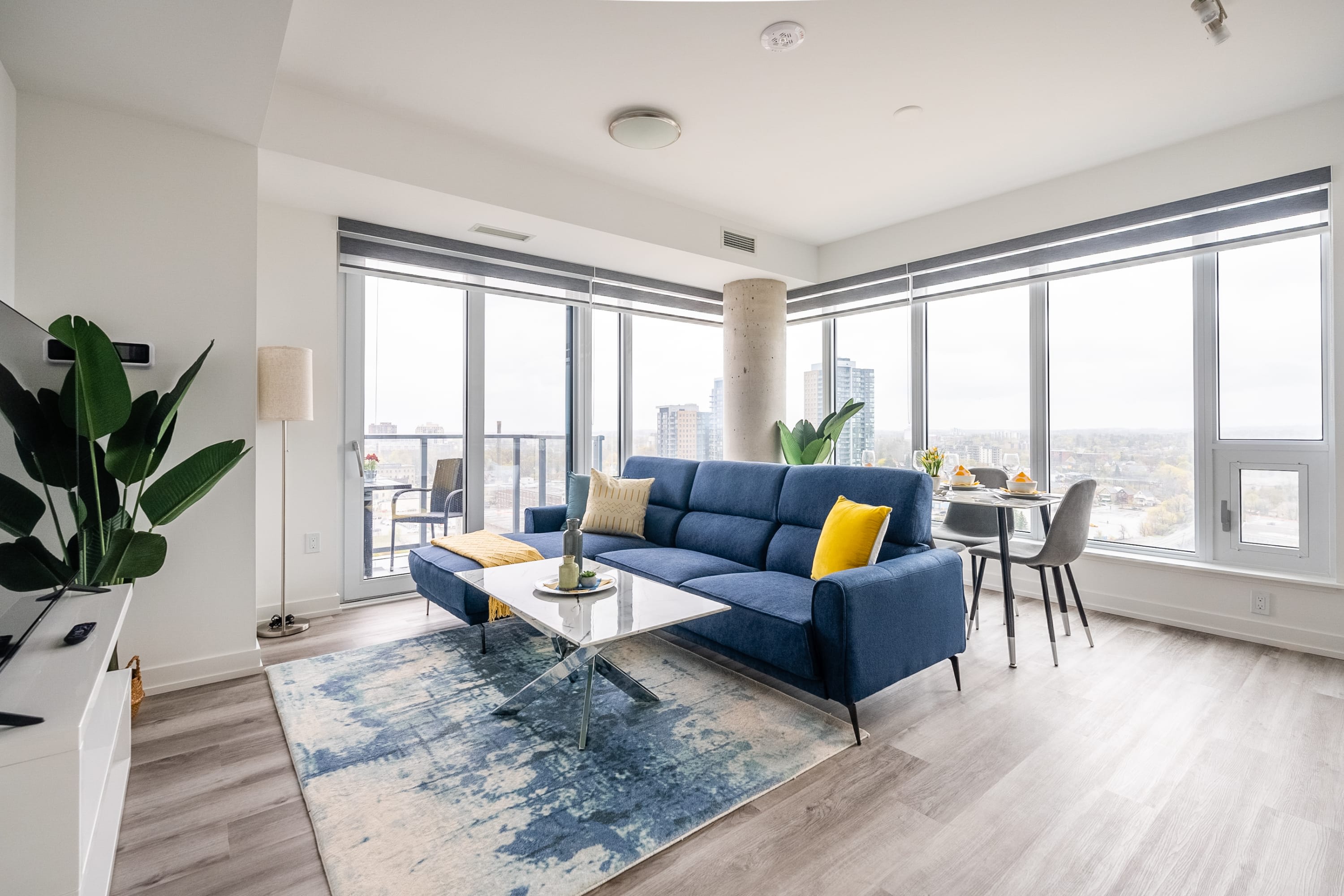 High Rise 1BR Condo w Balcony Beautiful Views