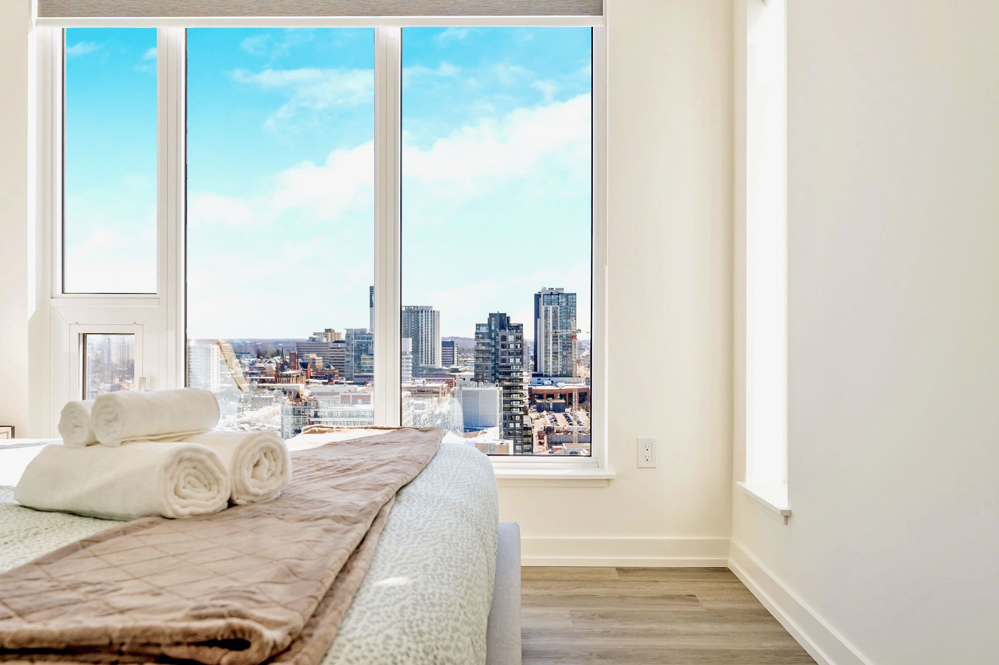 Fresh Linens and Fluffy Bathtowels