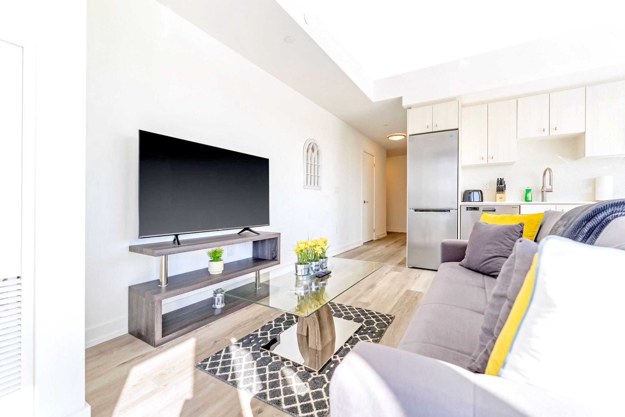 High Rise 1BR Building with Gorgeous Views 6