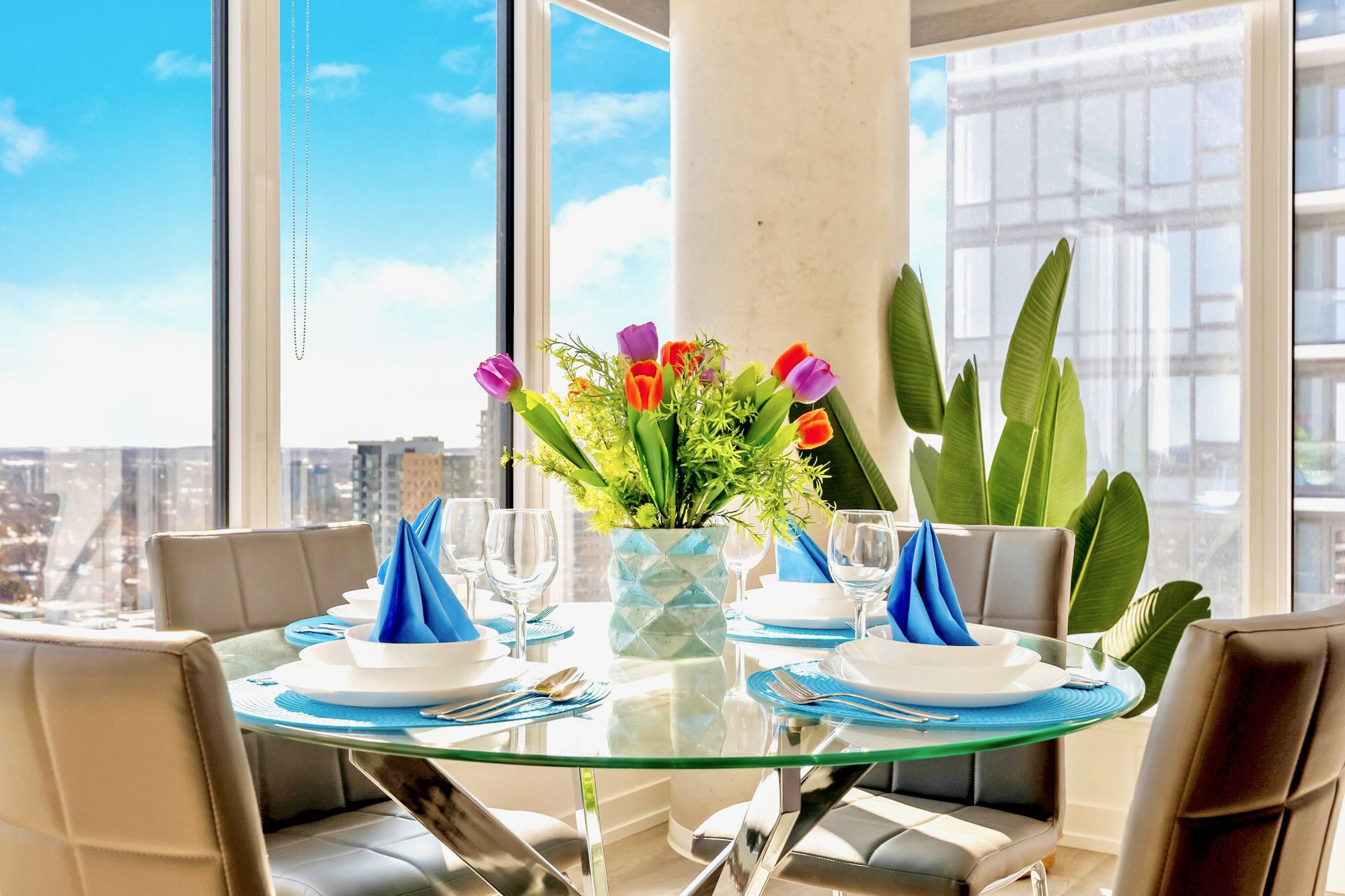 High Rise 1BR Building with Gorgeous Views 3