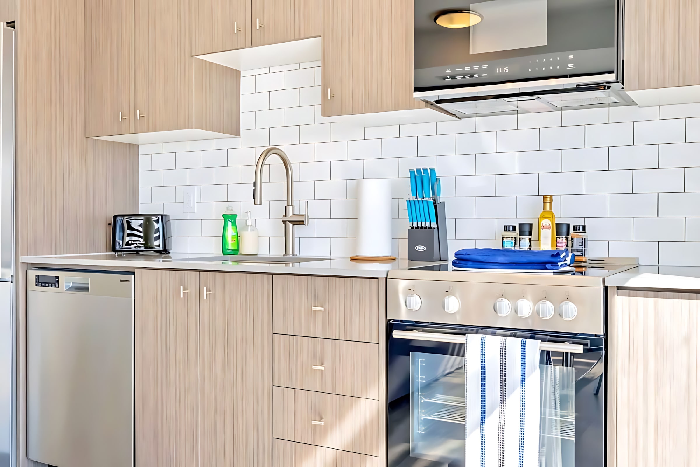 Test New Condo w Great Amenities and City Views | Photo 11
