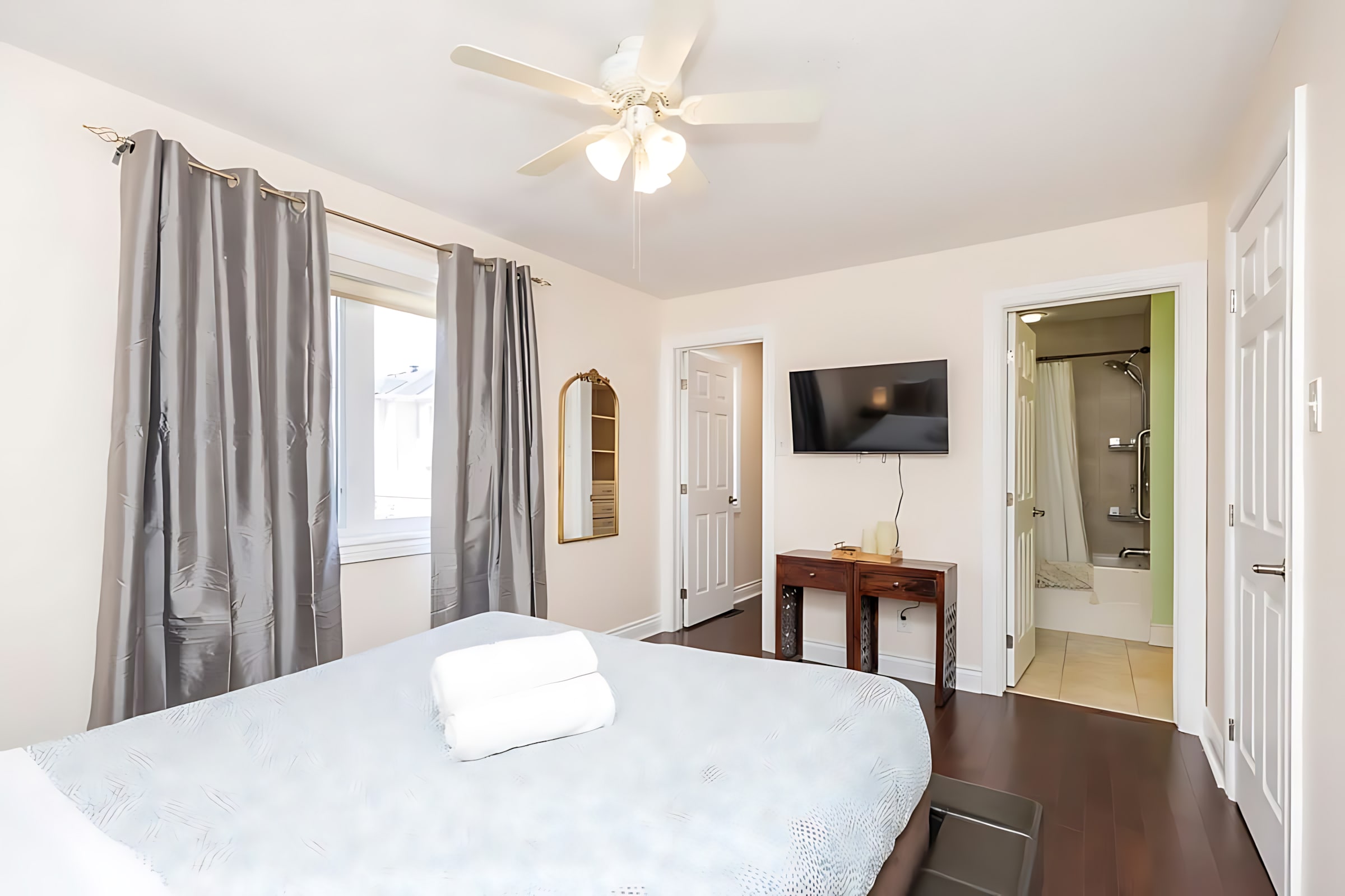 Queen Bedroom with Ensuite