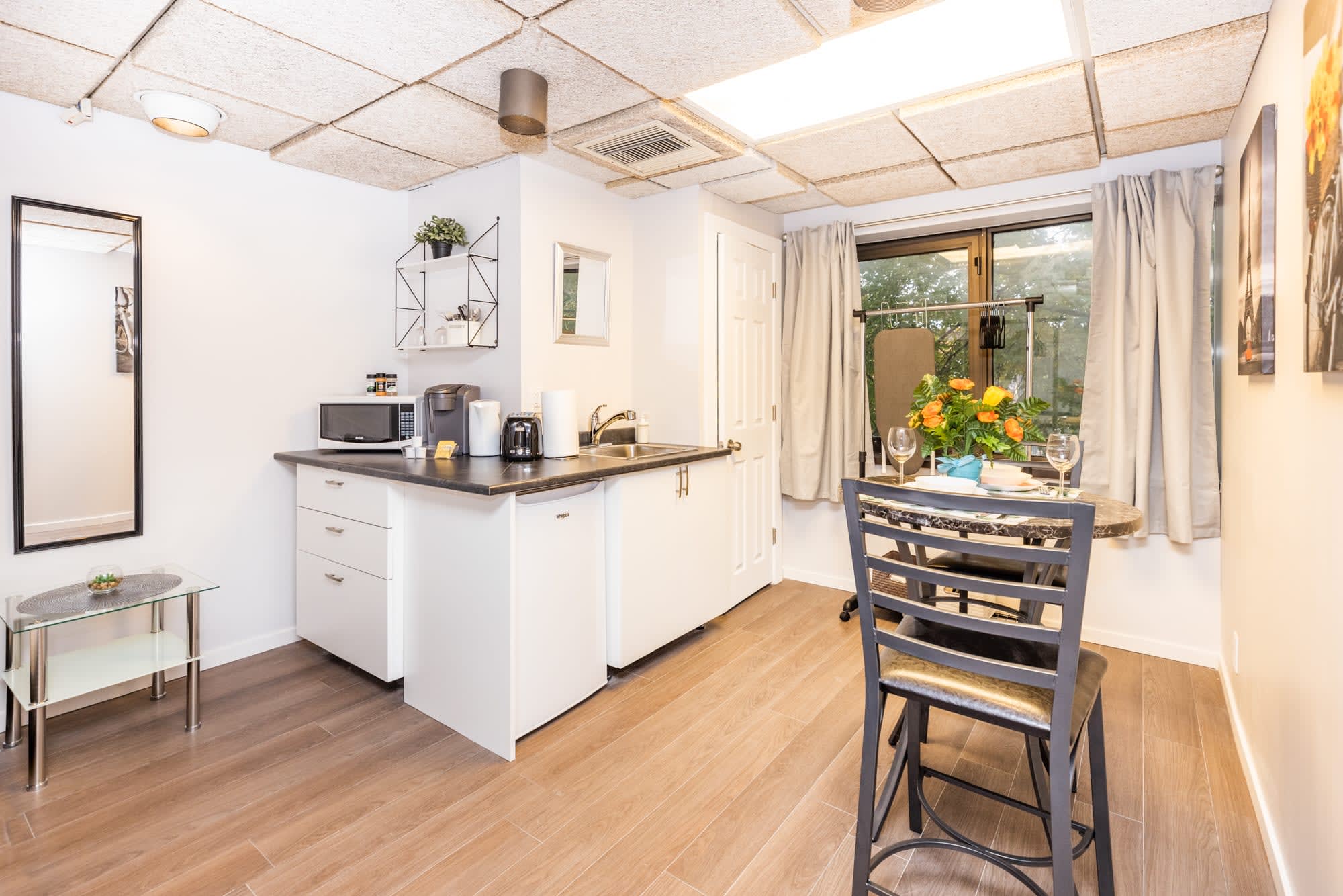 Bright And Modern Kitchenette With Central Air Conditioning And Practical Layout