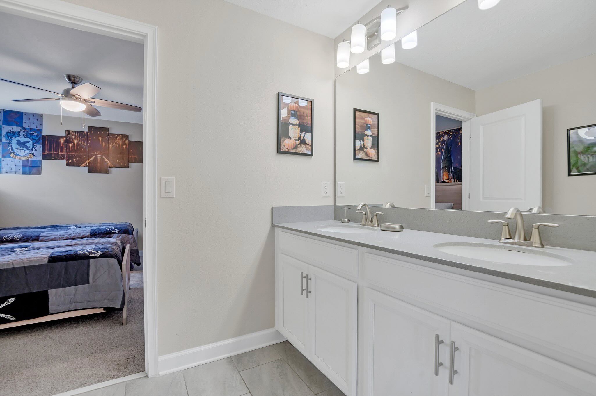 8BR Luxury Sleeps 22 w Pool Hot Tub Near Disney | Photo 27