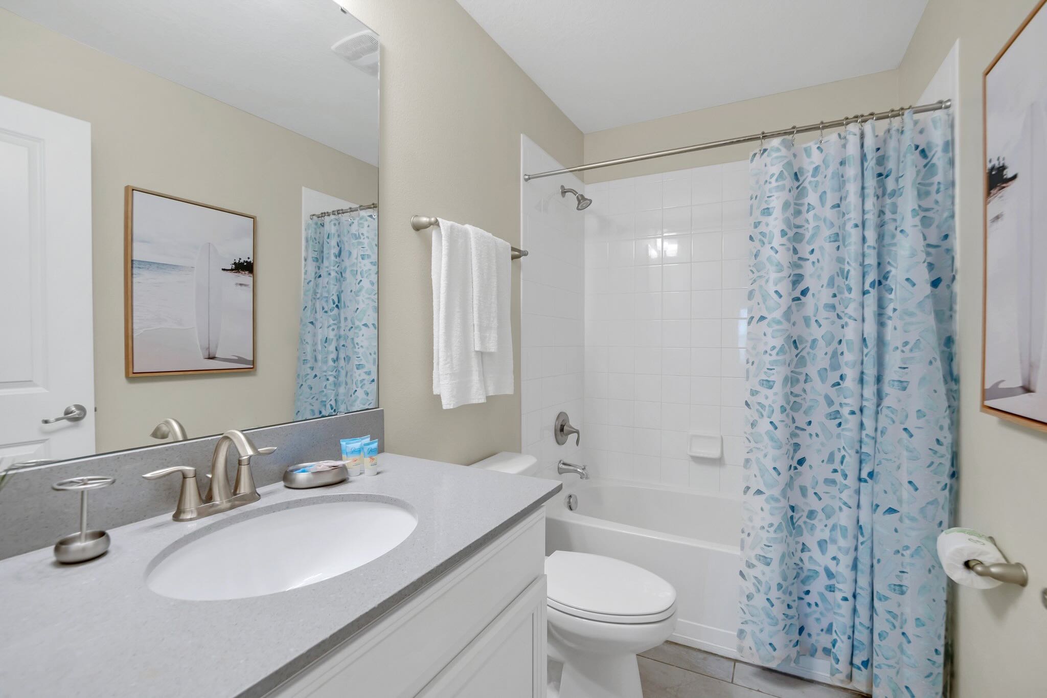 8BR Luxury Sleeps 22 w Pool Hot Tub Near Disney | Photo 33