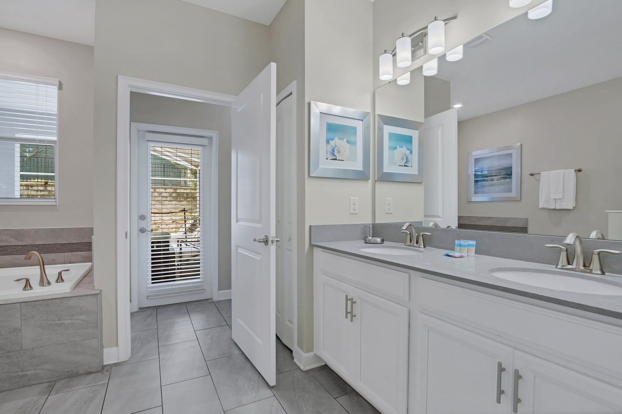 Large Ground Level Bathroom with Spa-like Soaker Bathtub