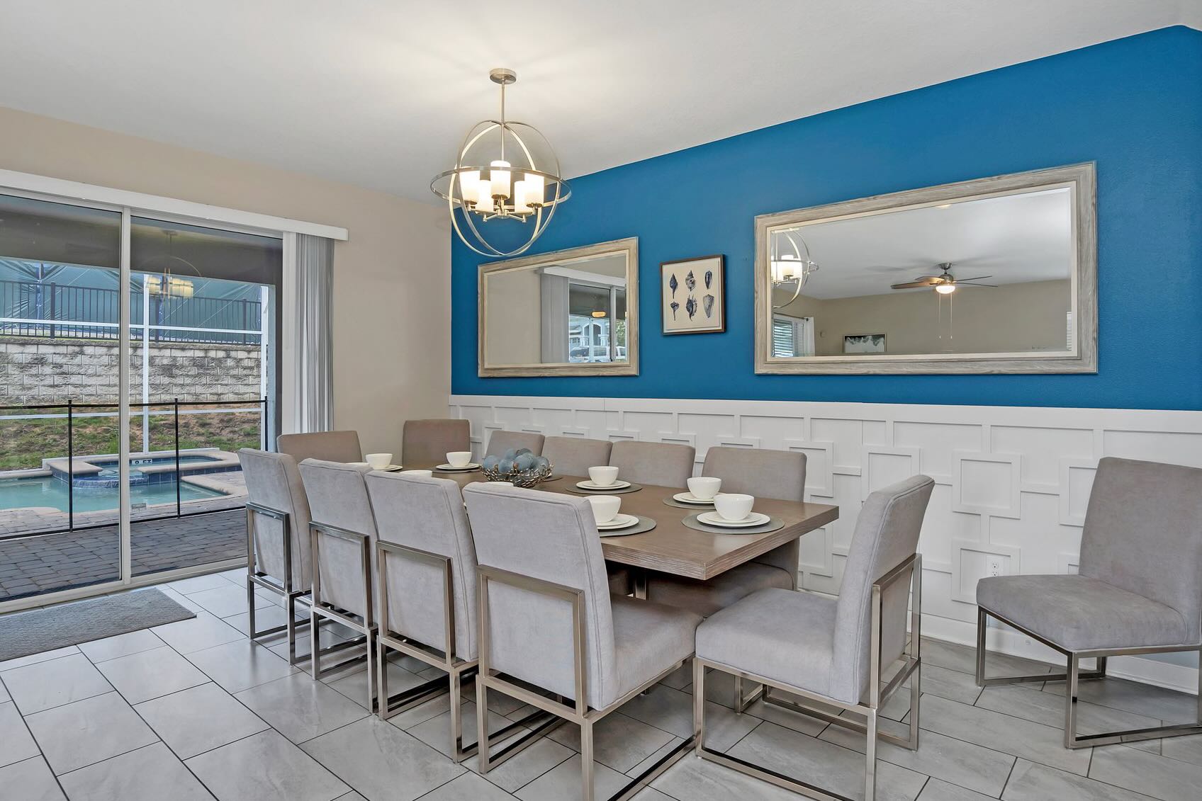 Large Capacity Dining Table