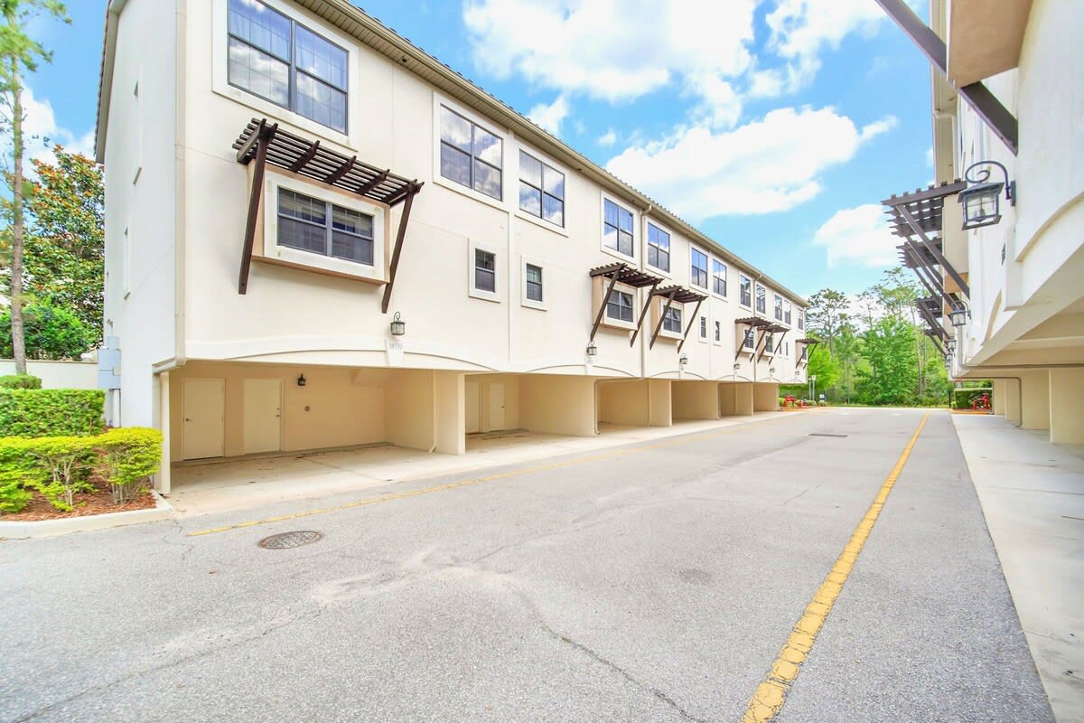 2 free covered Parking Spaces per Unit
