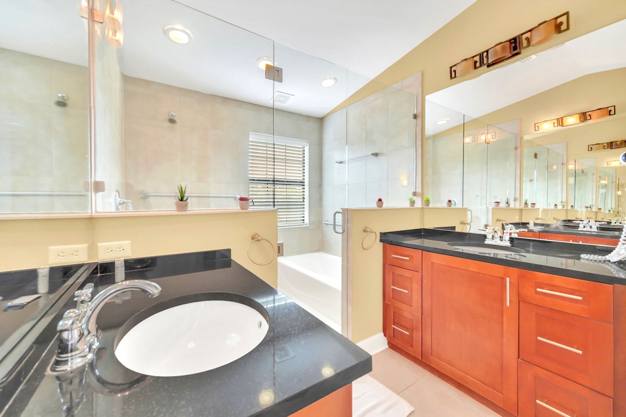 4BR Townhome Resort Access Steps To Disney | Photo 19
