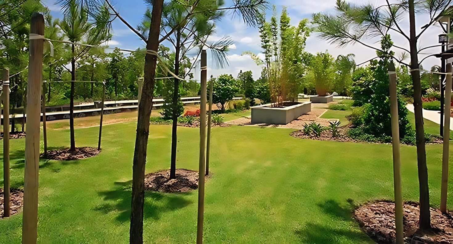 Spacious Townhome w Resort Access Near Disney | Photo 3