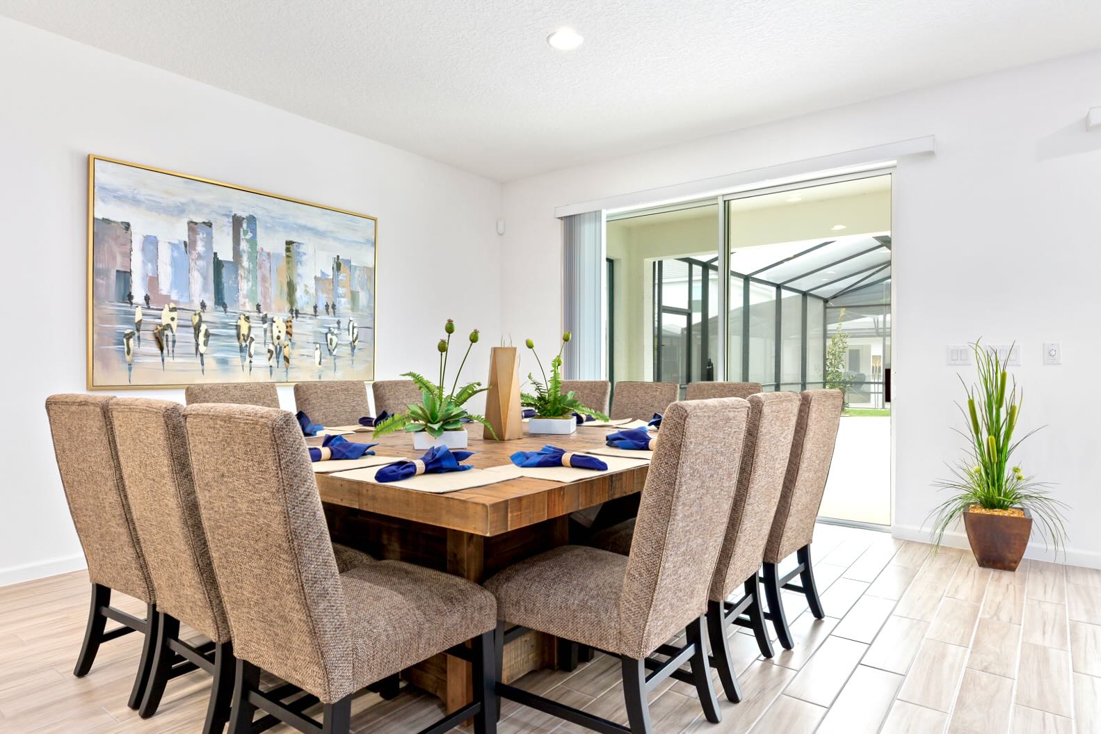 Large Capacity Dining Table