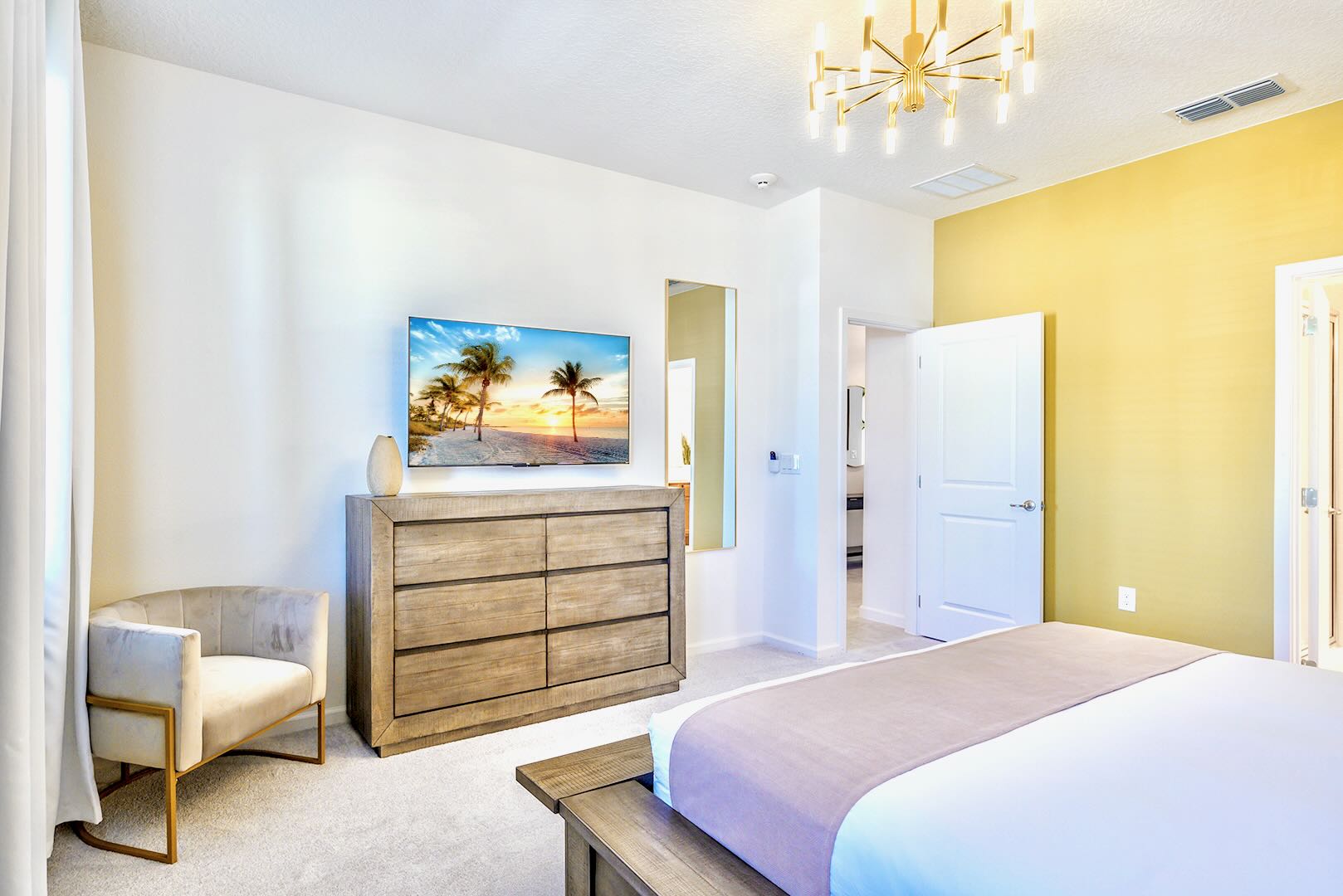 Spacious King Suite With A Smart TV, Sleek Dresser, And Ample Space